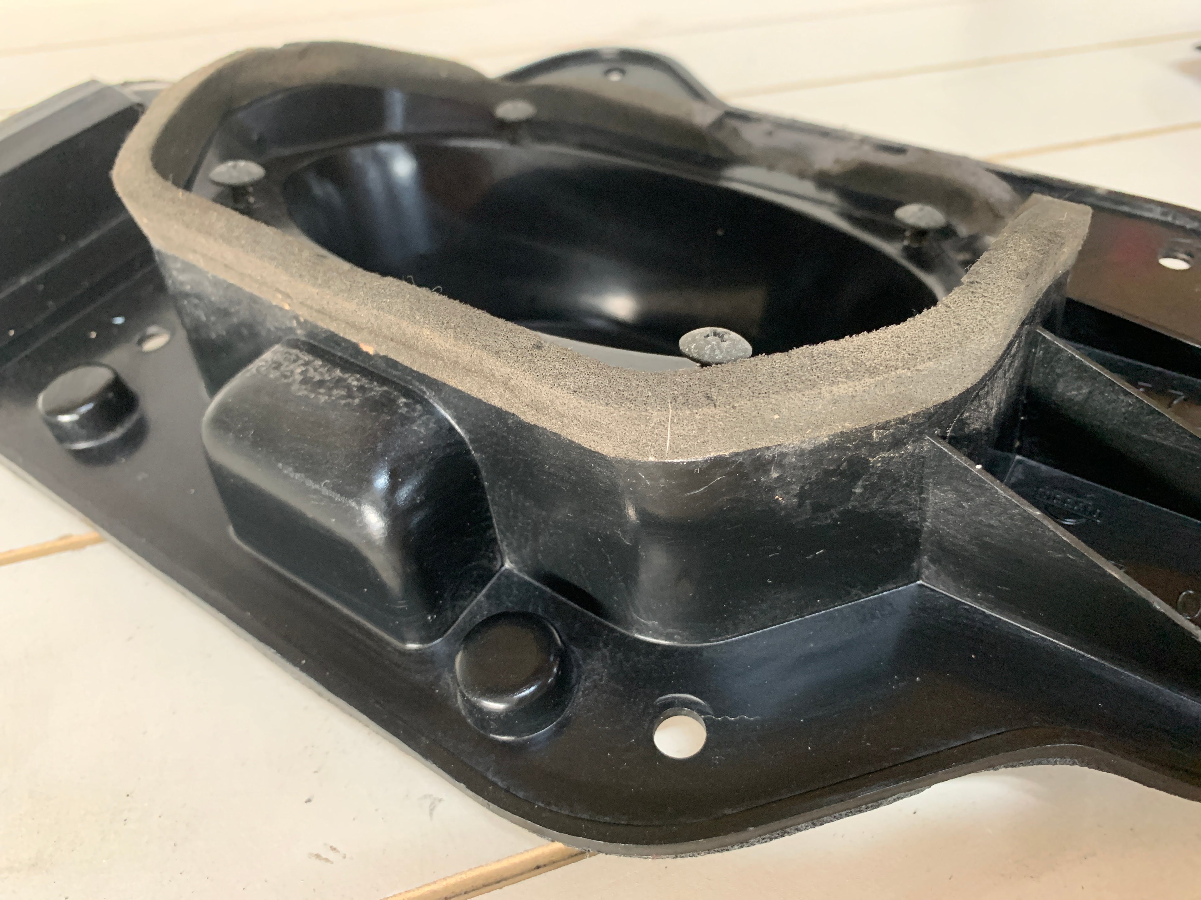 LEFT Front Speakers Holder, R32