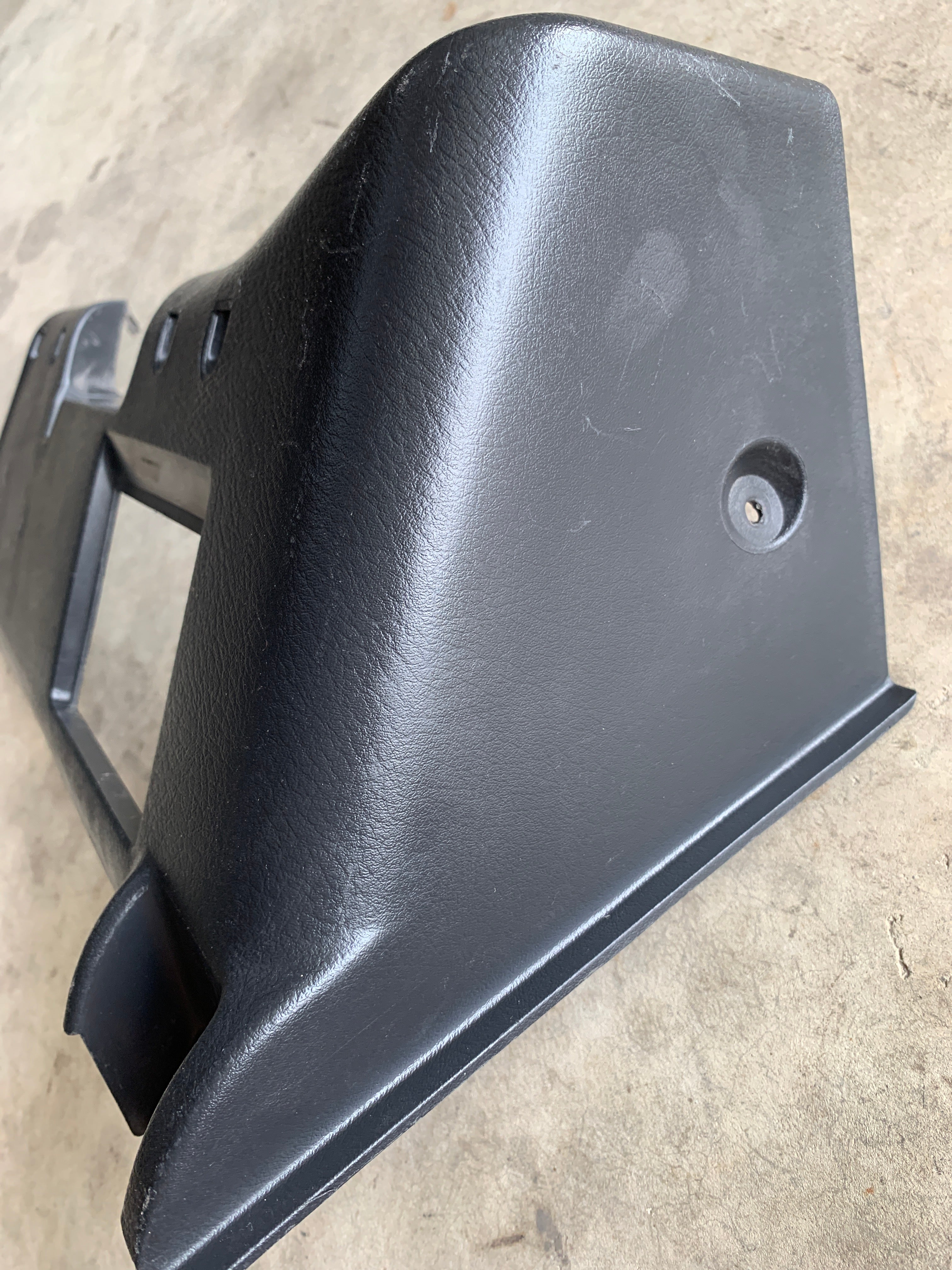 Lower Dash Panel, R32