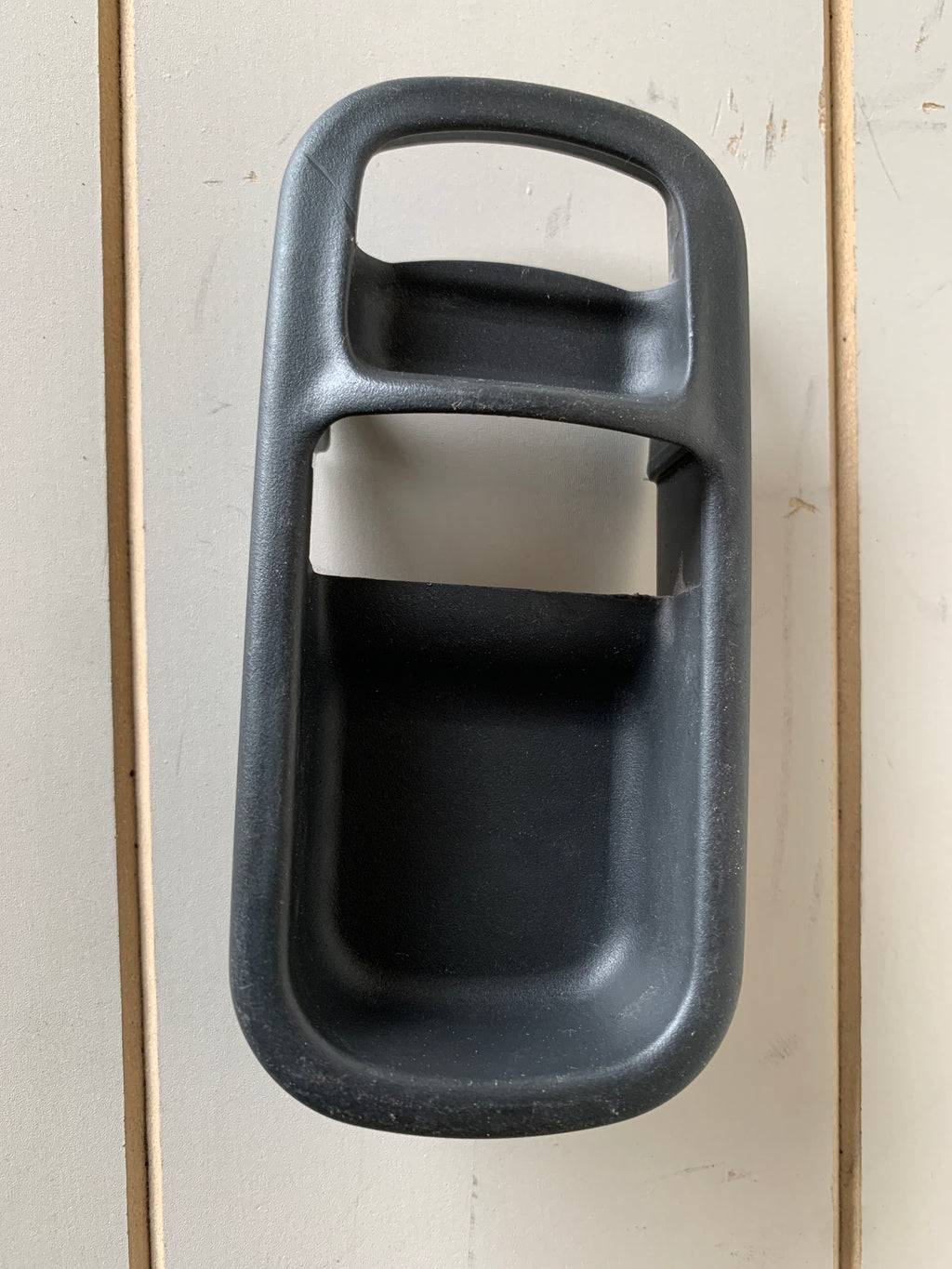 Inner Door Handle Surround, R32