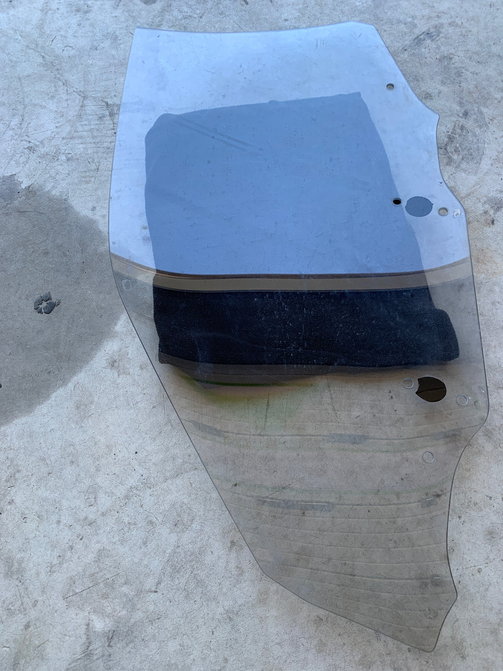 RIGHT Door Glass, R32 2dr