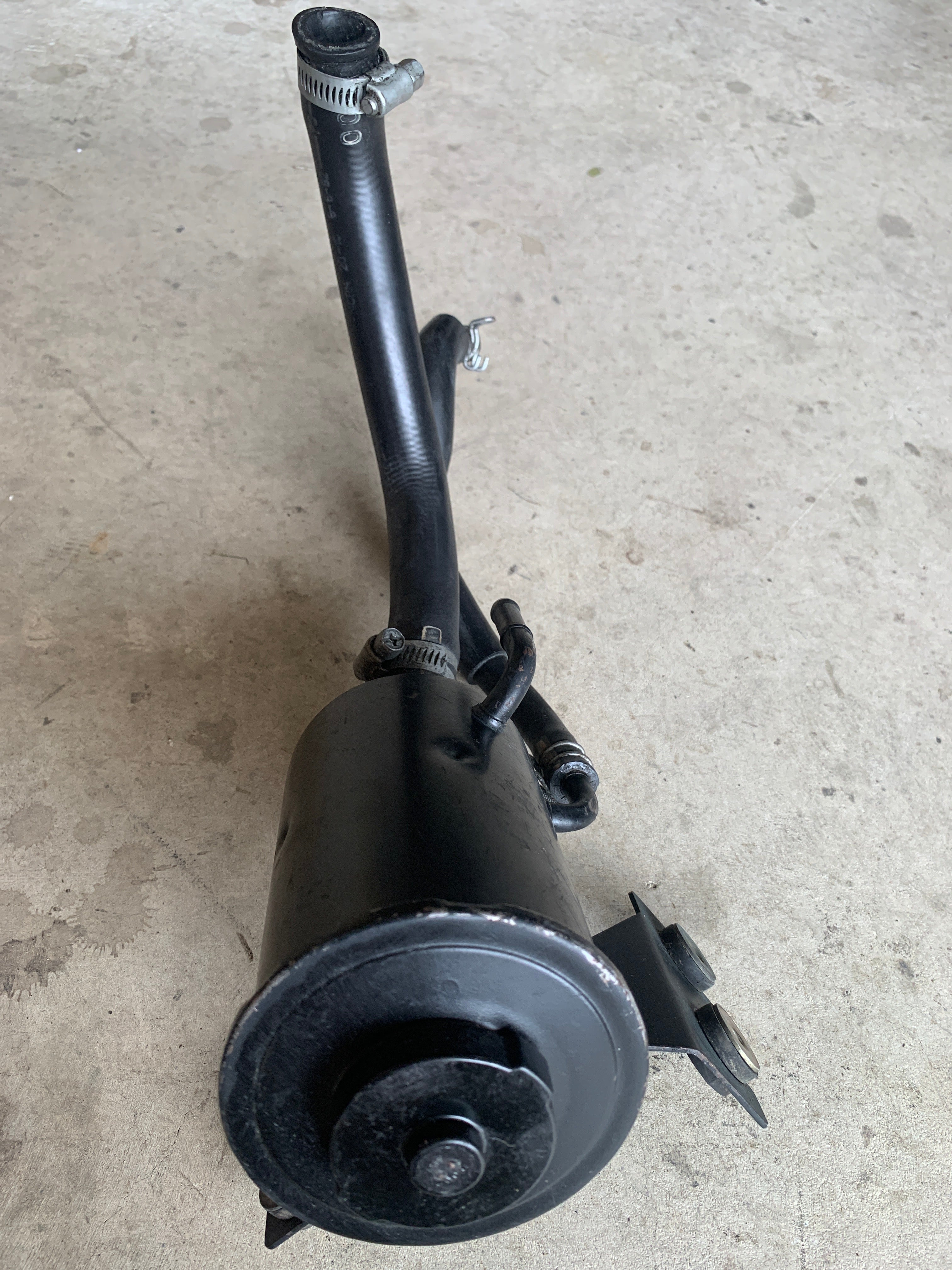 Power Steering Reservoir, R32
