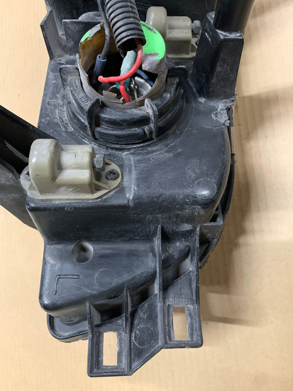 LEFT Head Light (damaged), R32