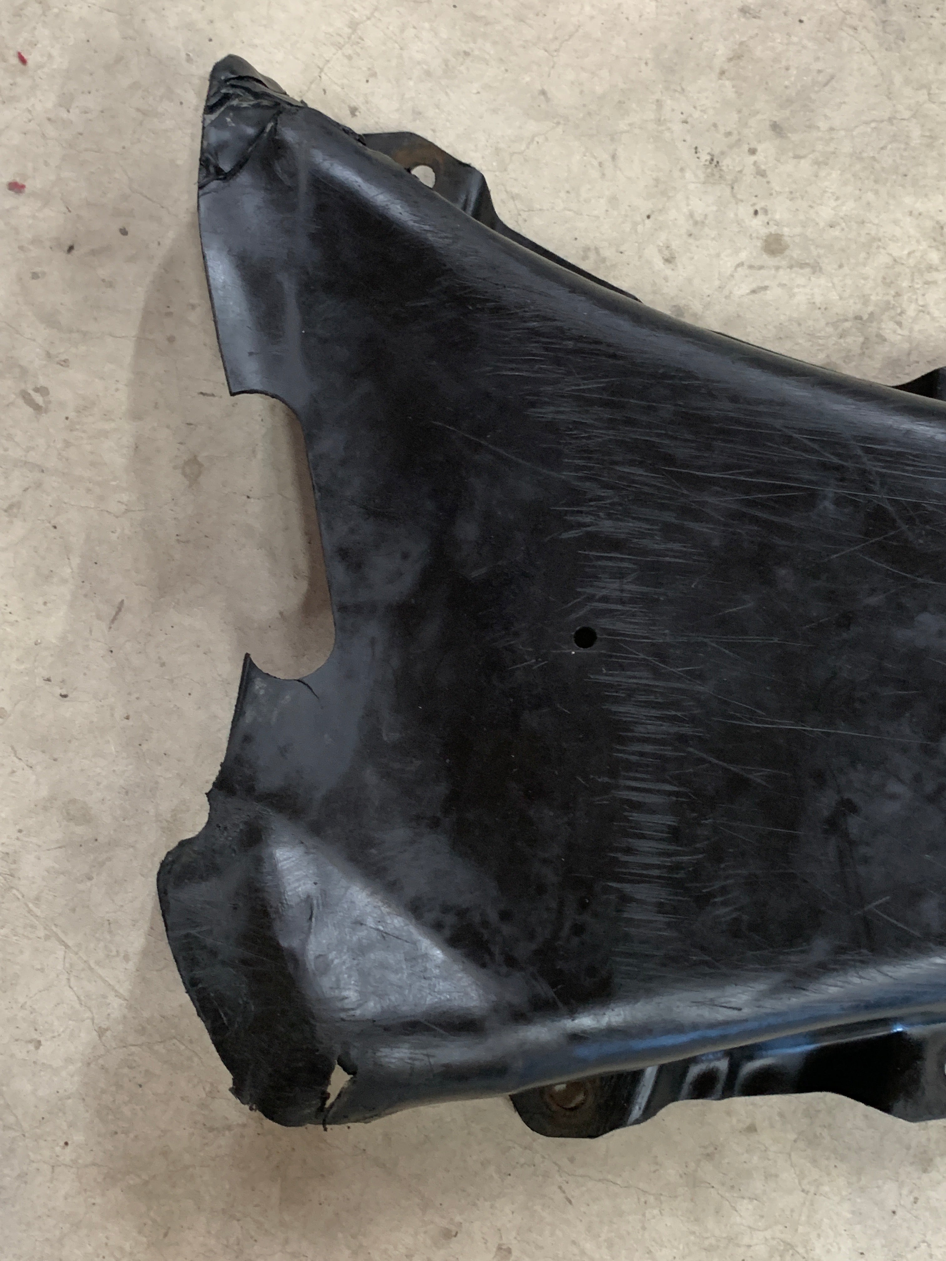 Front RIGHT Guard Liner Duct, R32 GTR