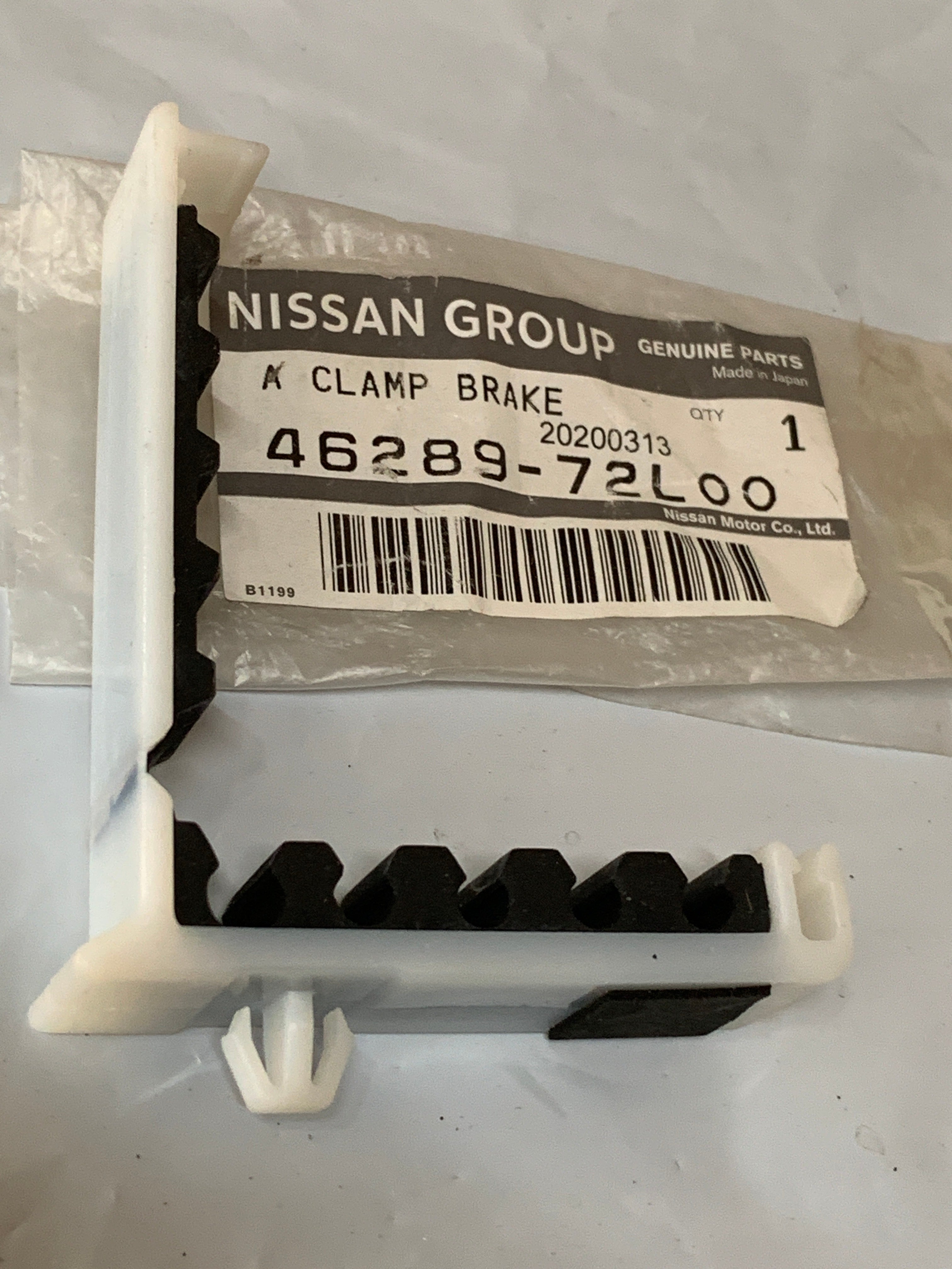 NEW Genuine Brake Line Clamp, R32