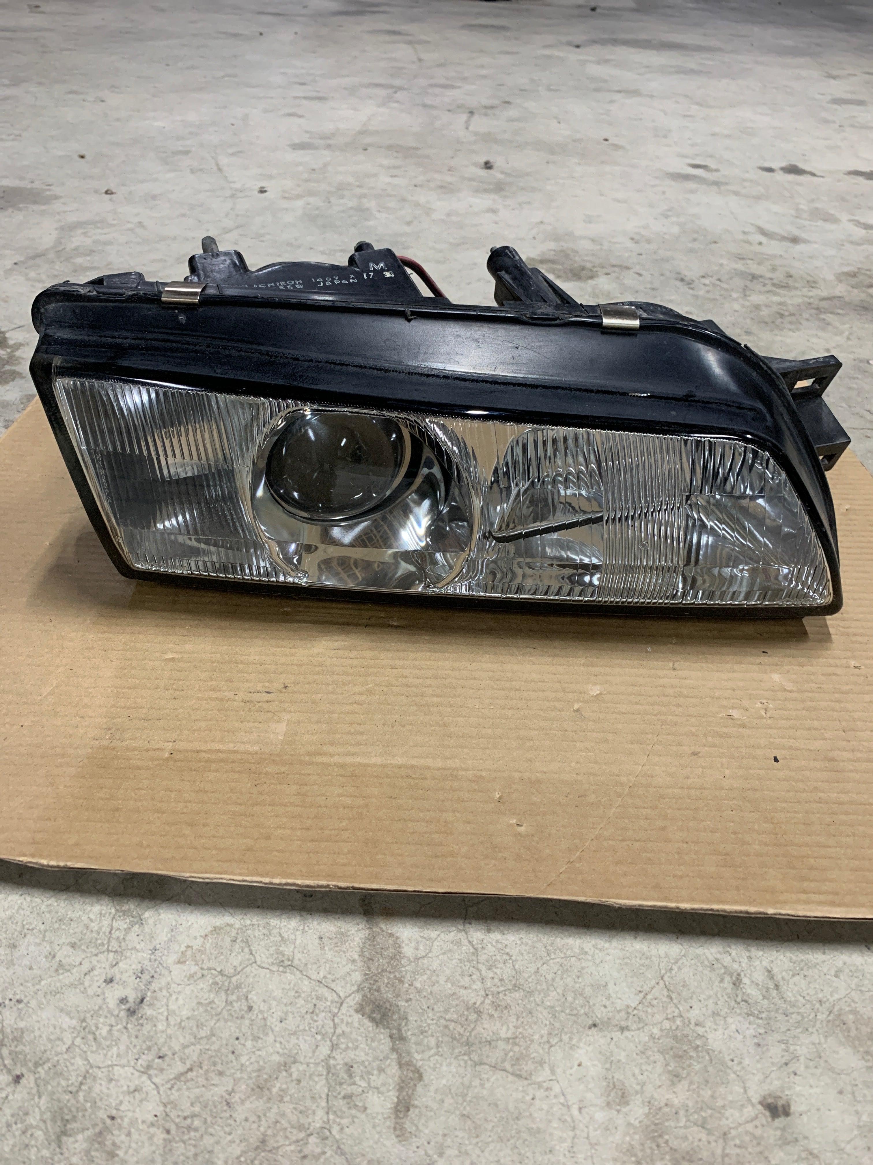 RIGHT Head Light ICHIKOH, R32