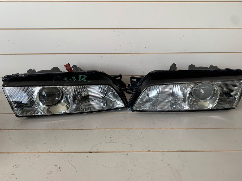 PAIR Headlights HID, R32