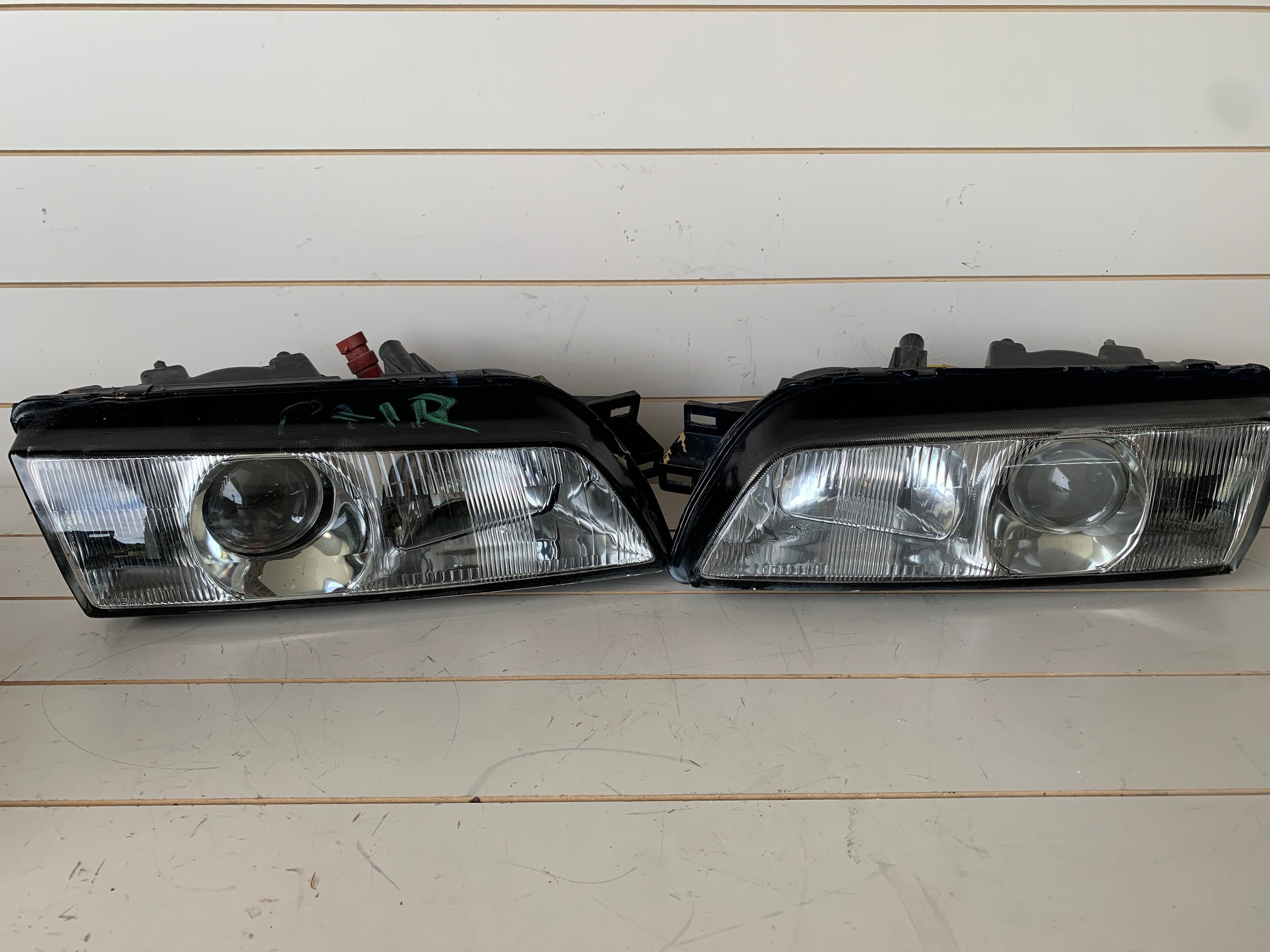 PAIR Headlights HID, R32