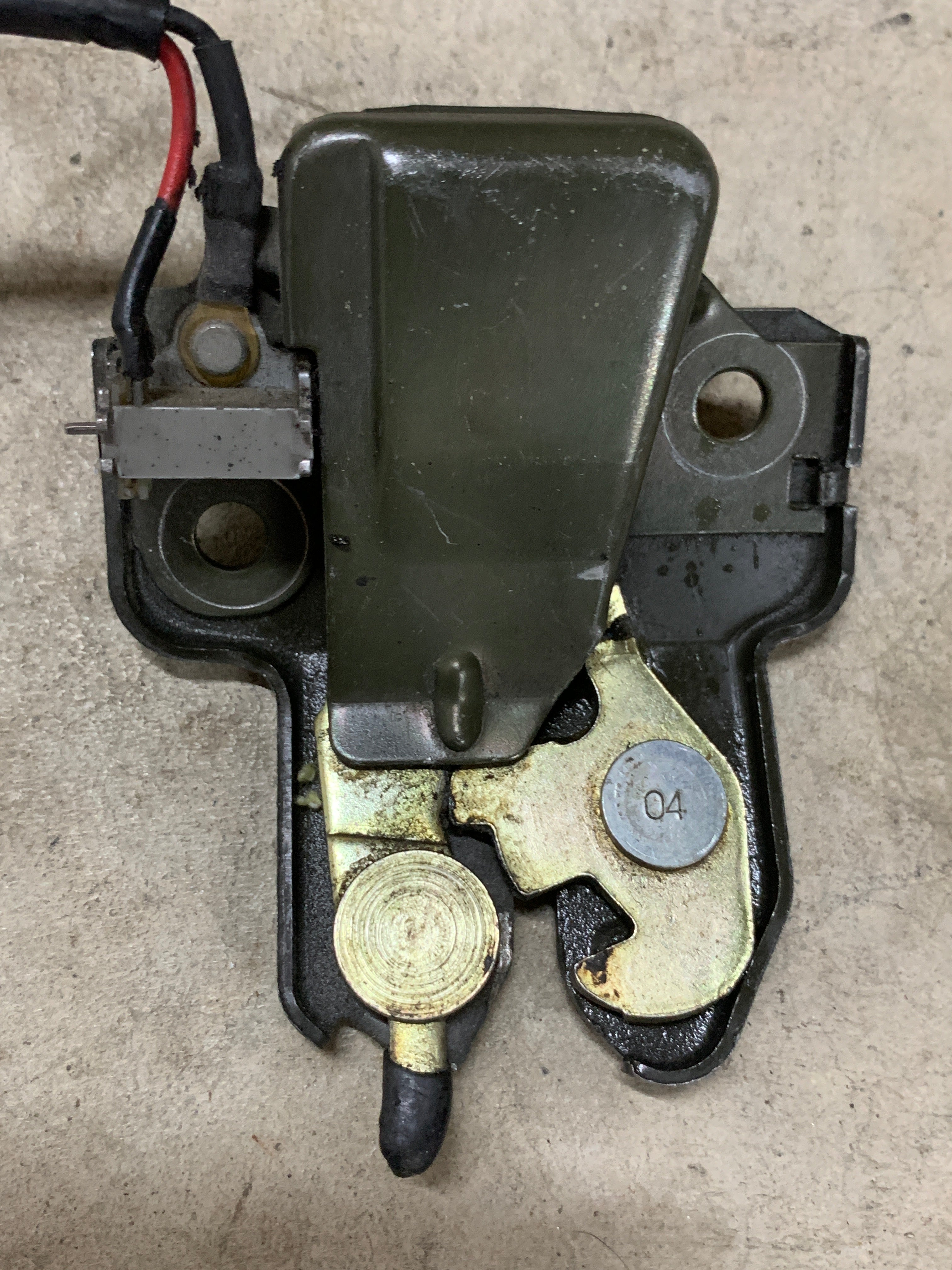 Boot latch, R32