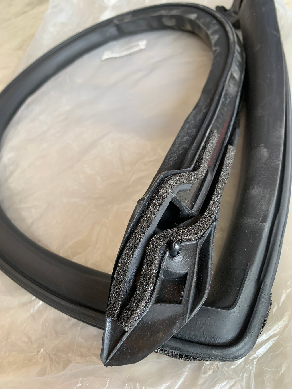 NEW Upper Door Glass Seal, R32 Coupe