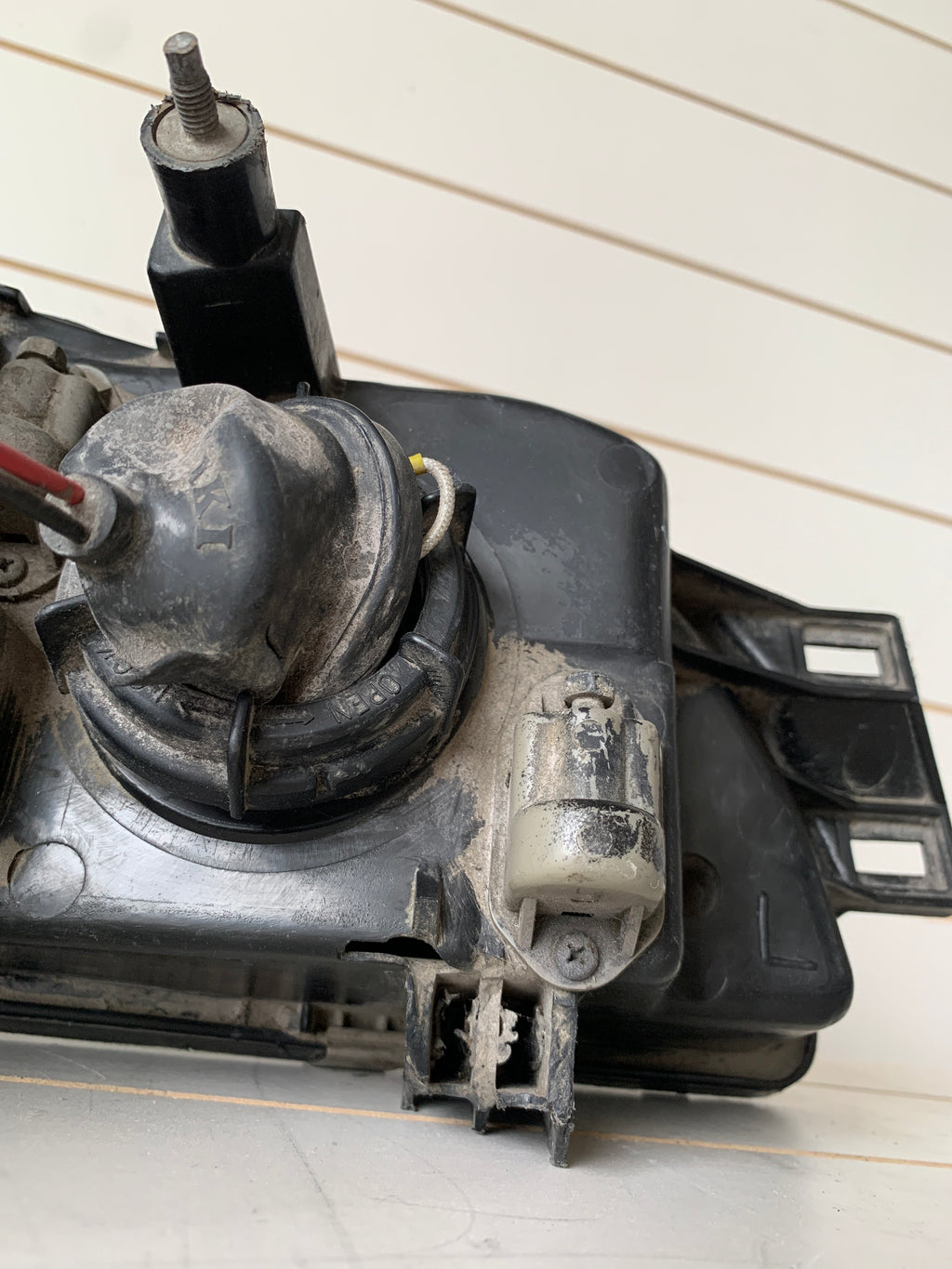 LEFT Head Light (damaged), R32