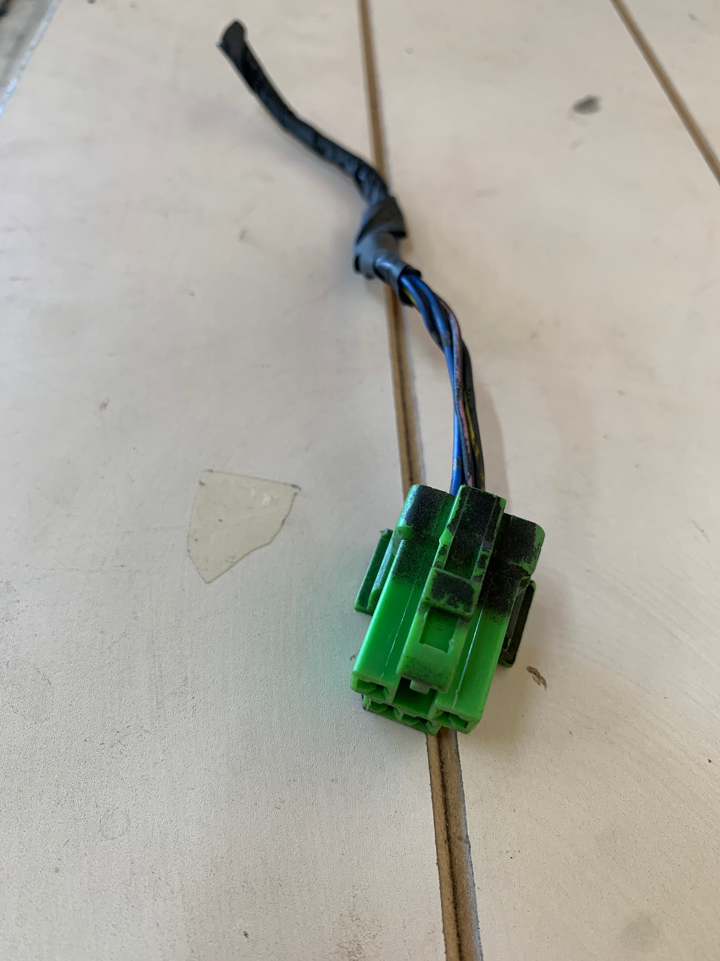 Common GREEN Relay PLUG, R32