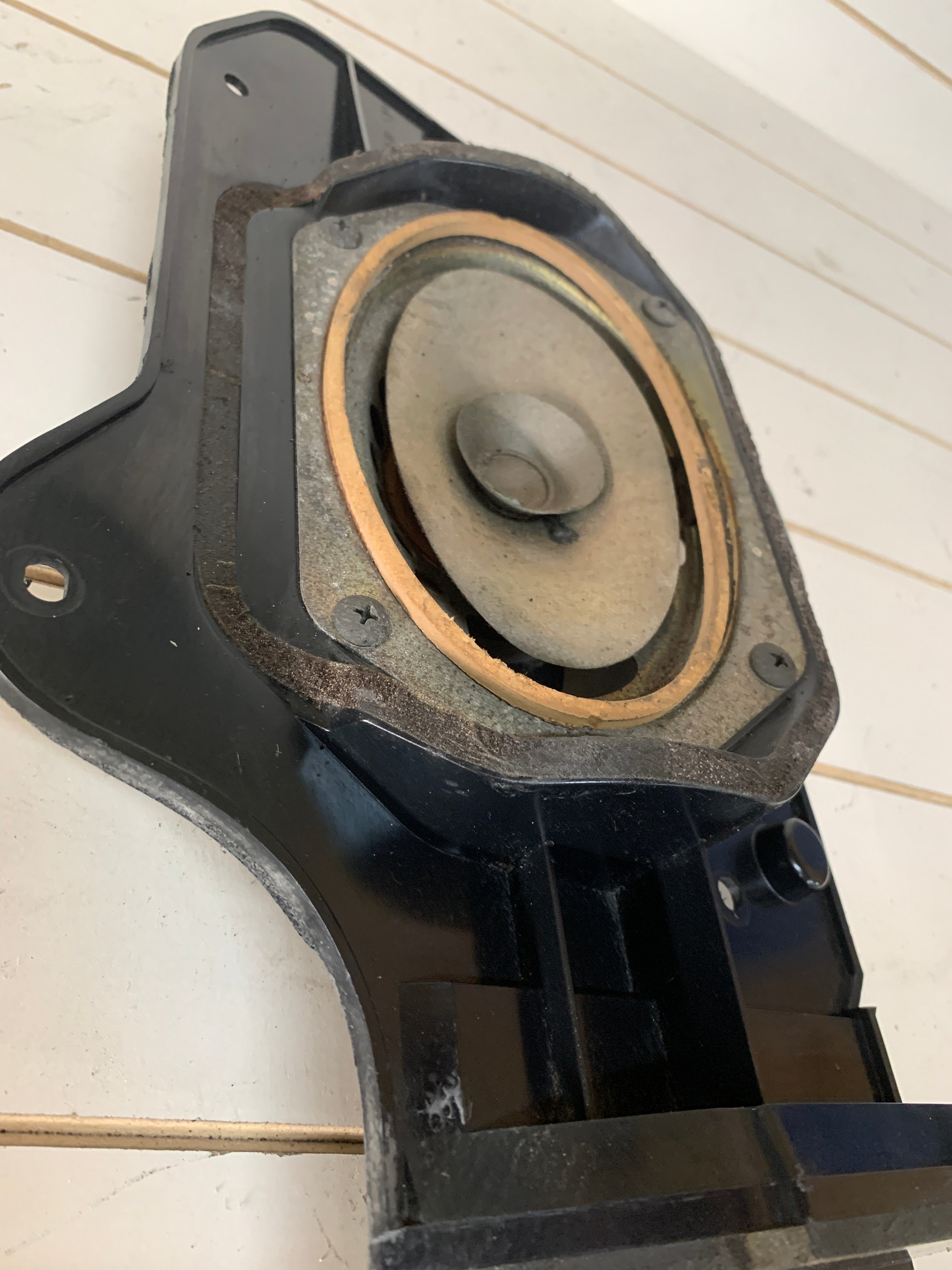 LEFT Front Factory Speaker + Holder, R32