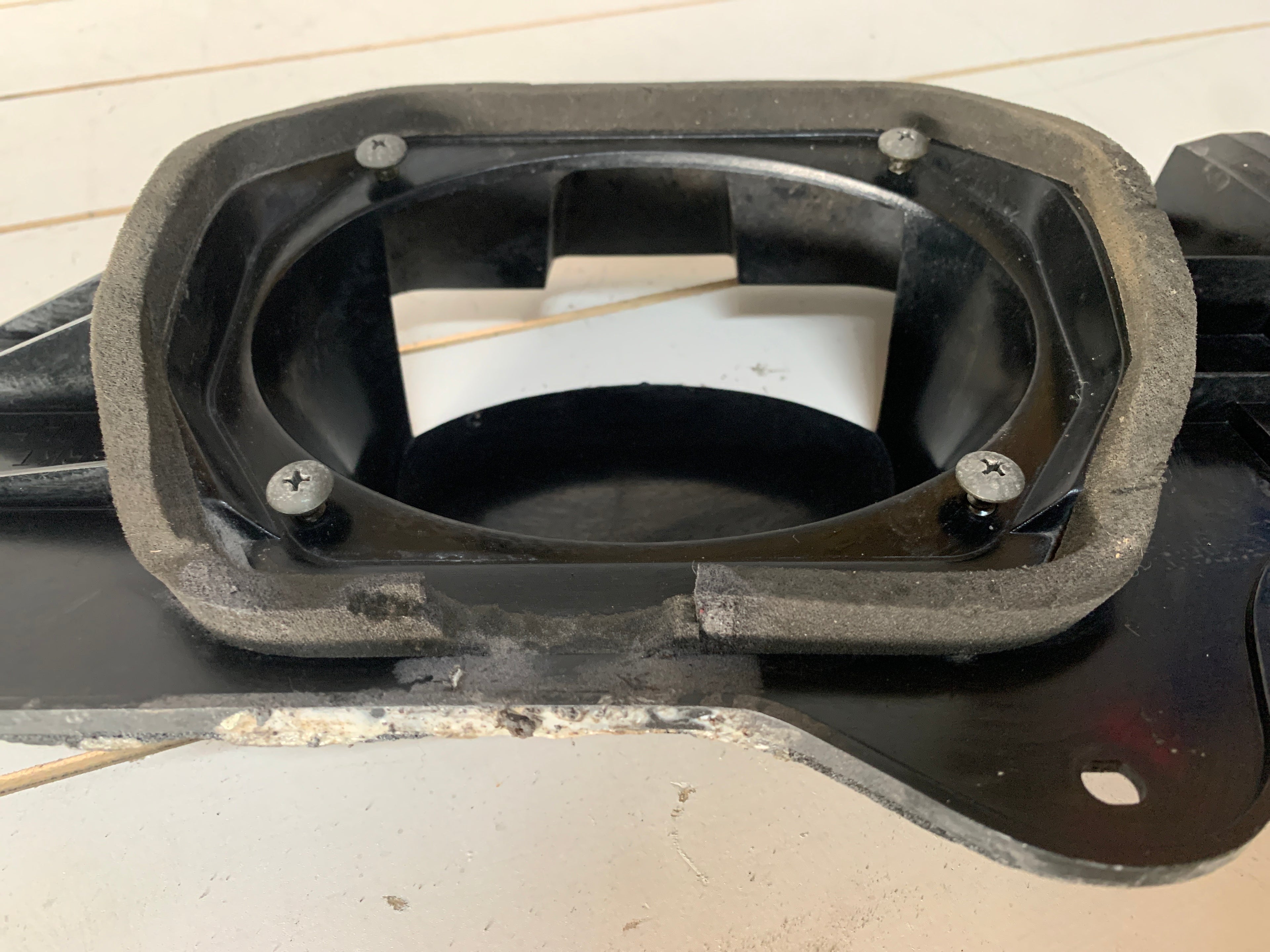 LEFT Front Speakers Holder, R32