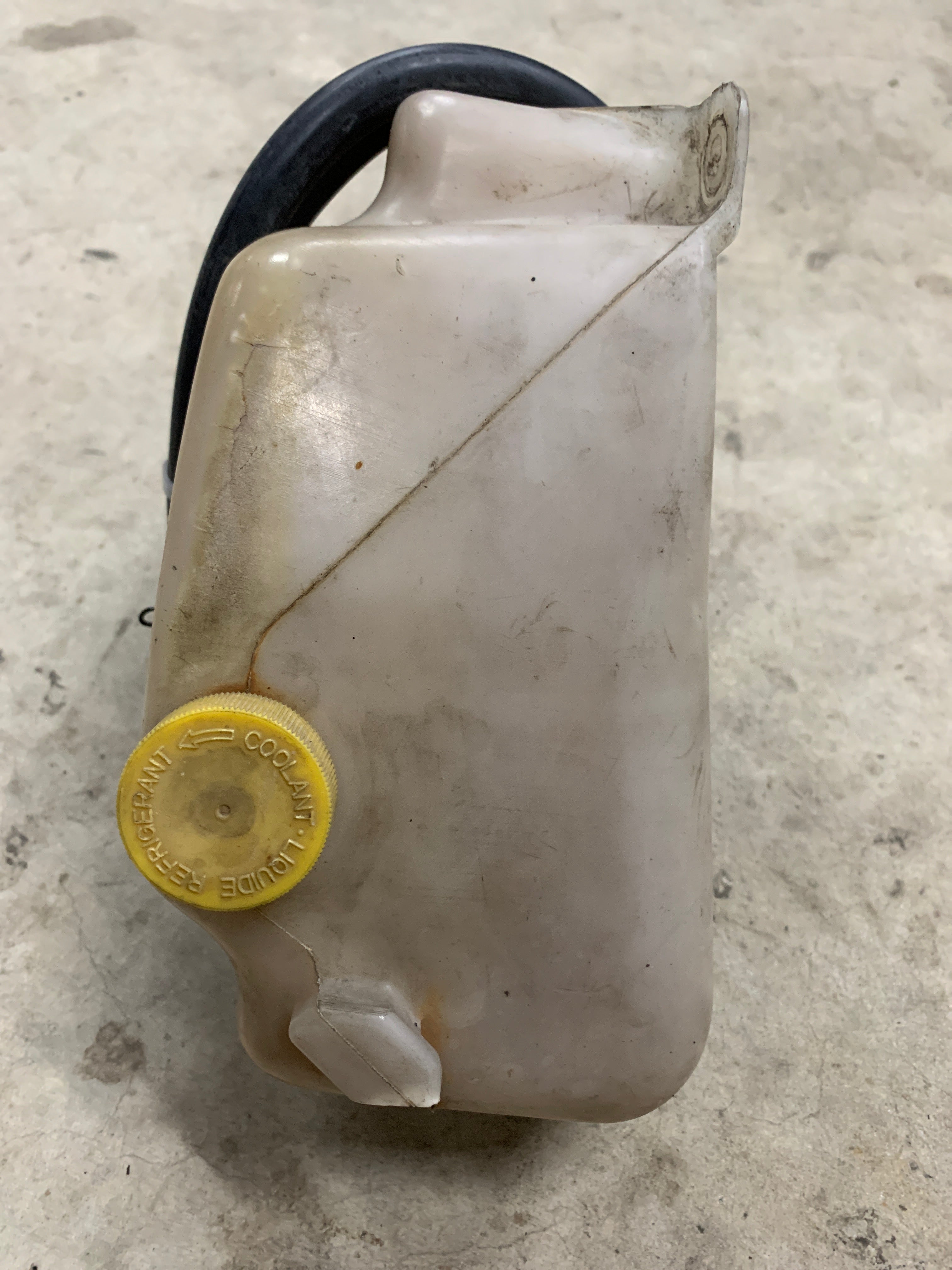 Damaged Radiator Overflow, R32