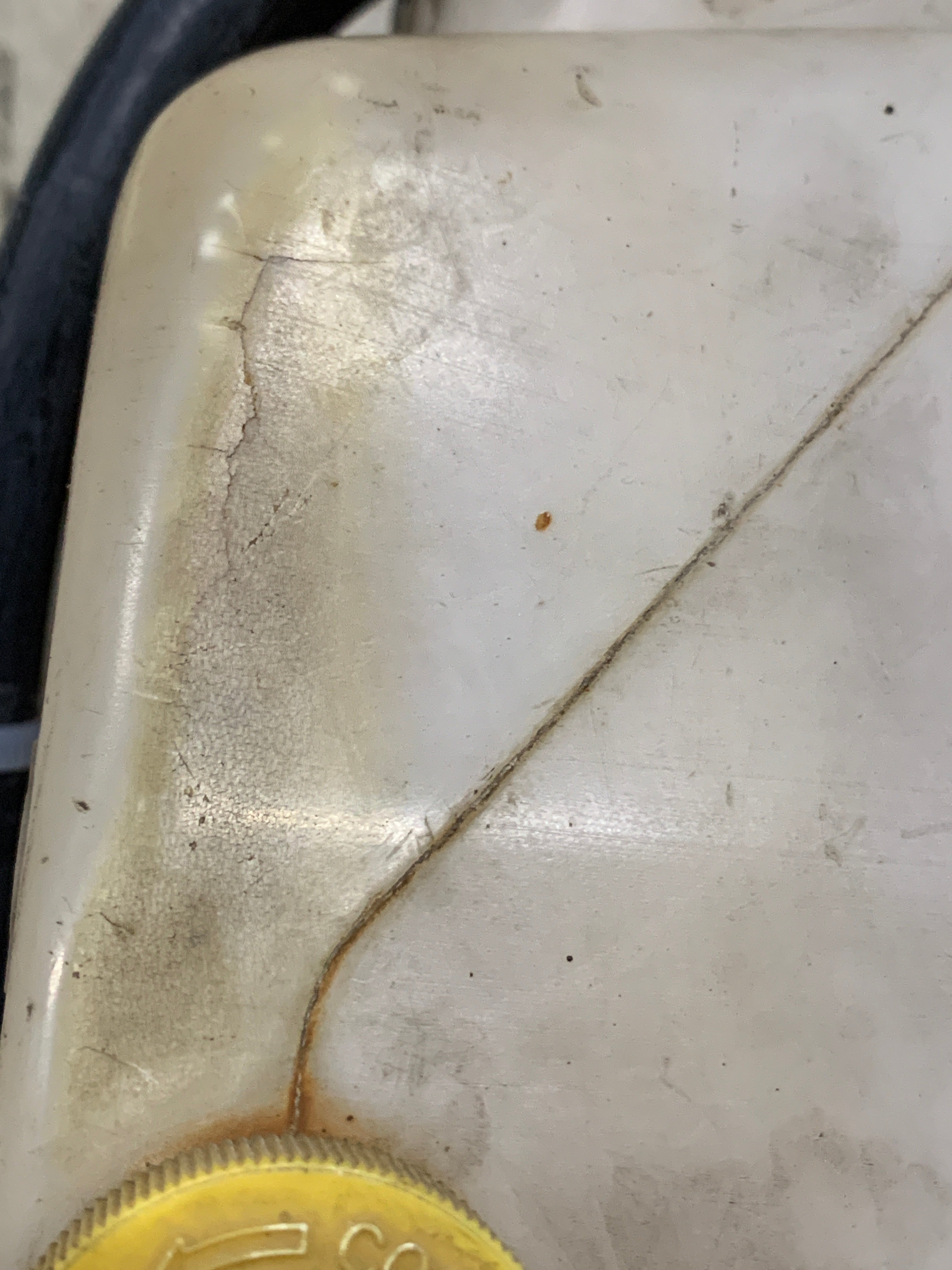 Damaged Radiator Overflow, R32