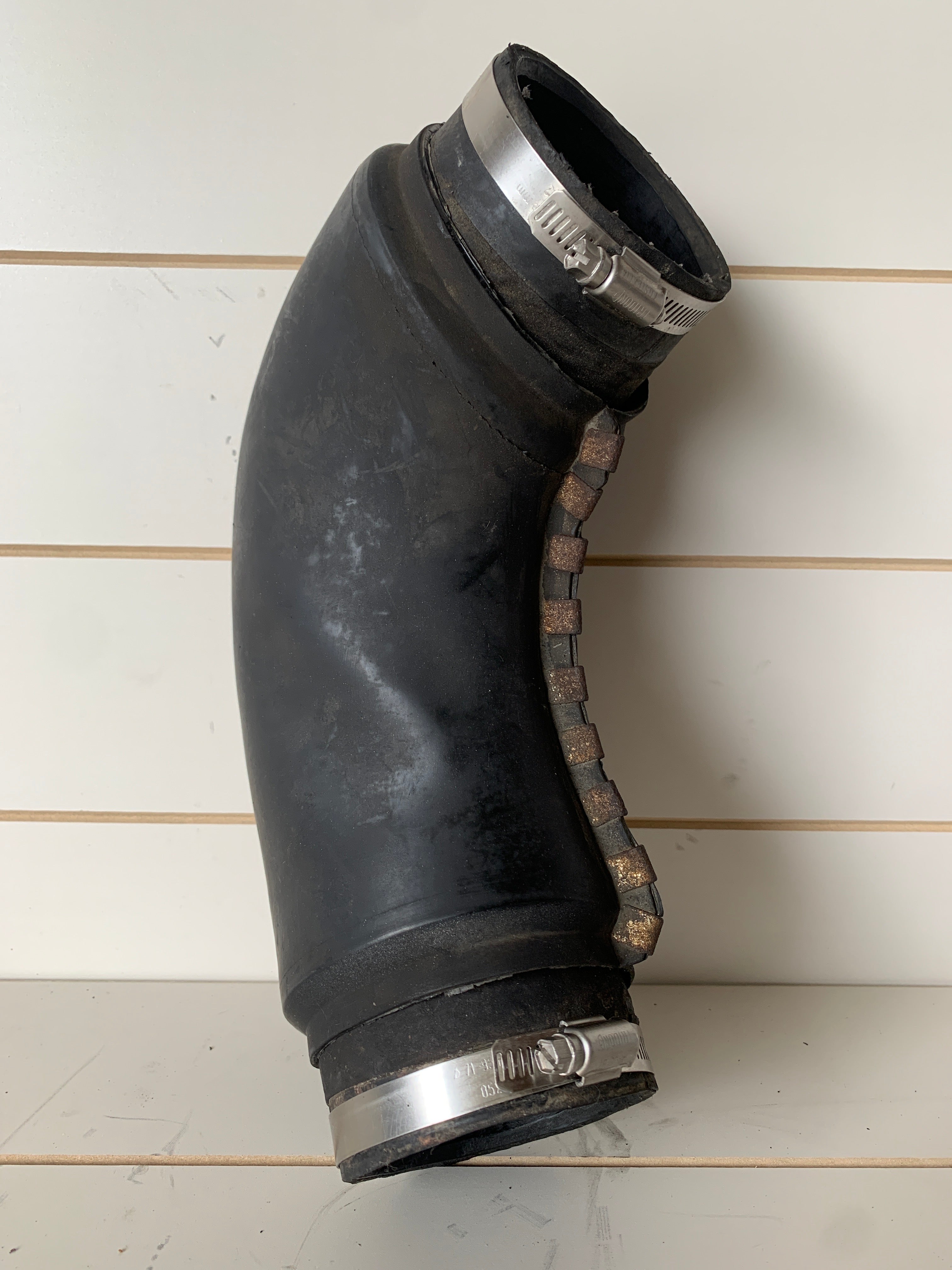 RUBBER Pipe - Front Right from Intercooler, GT-R