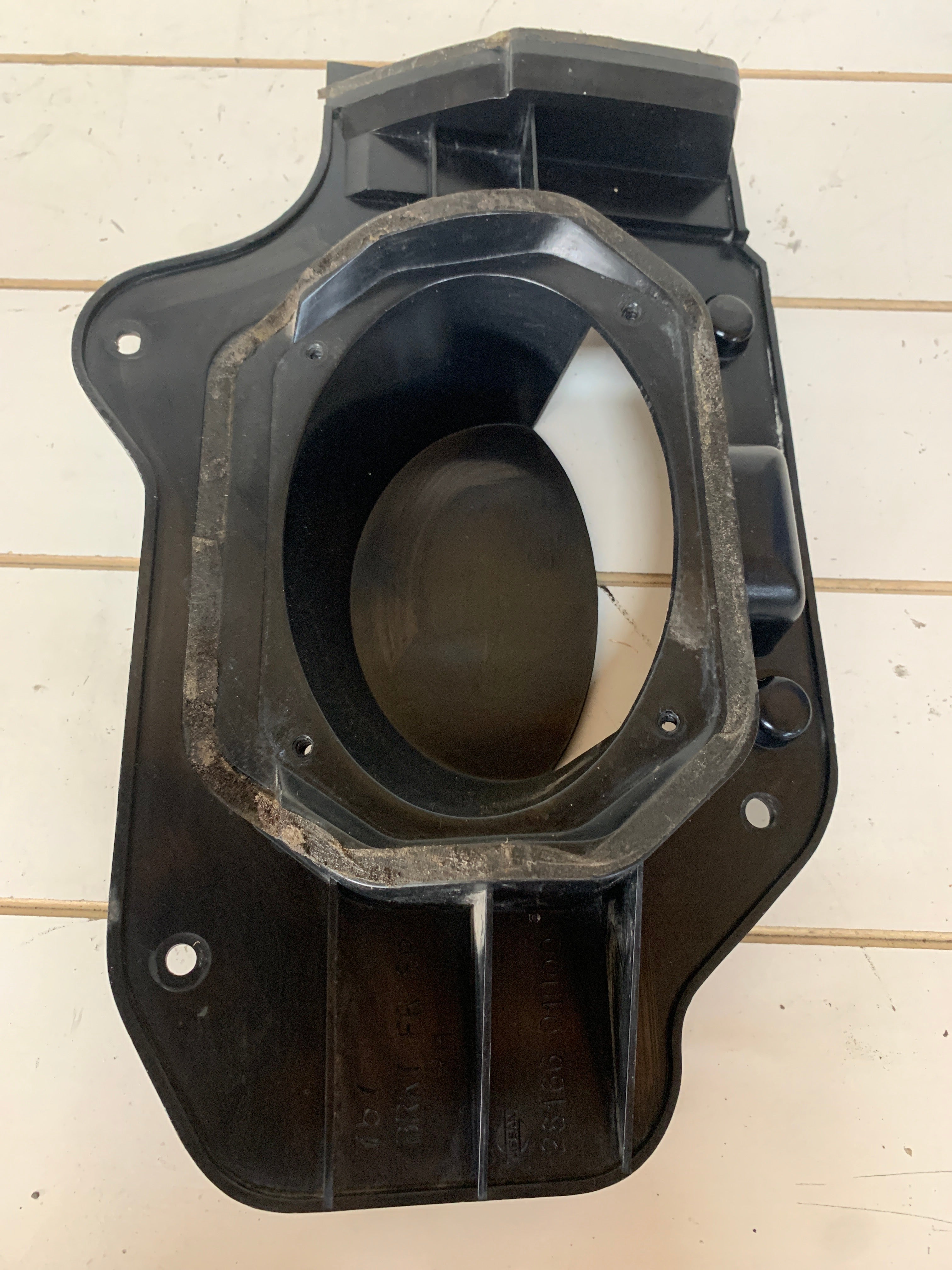 RIGHT Front Speaker Holder, R32