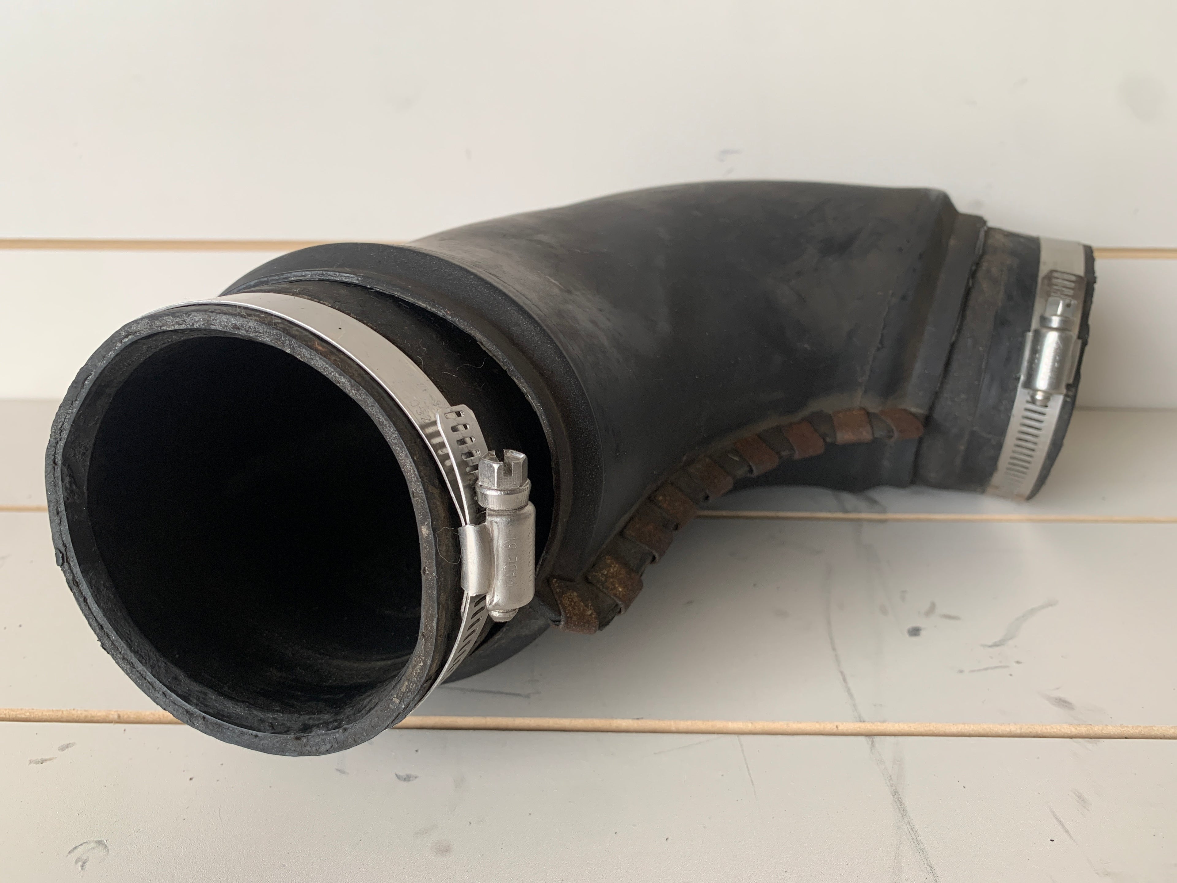 RUBBER Pipe - Front Right from Intercooler, GT-R
