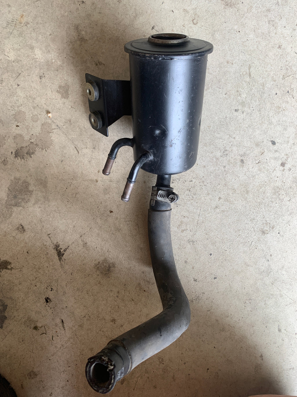 Power Steering Reservoir, R32