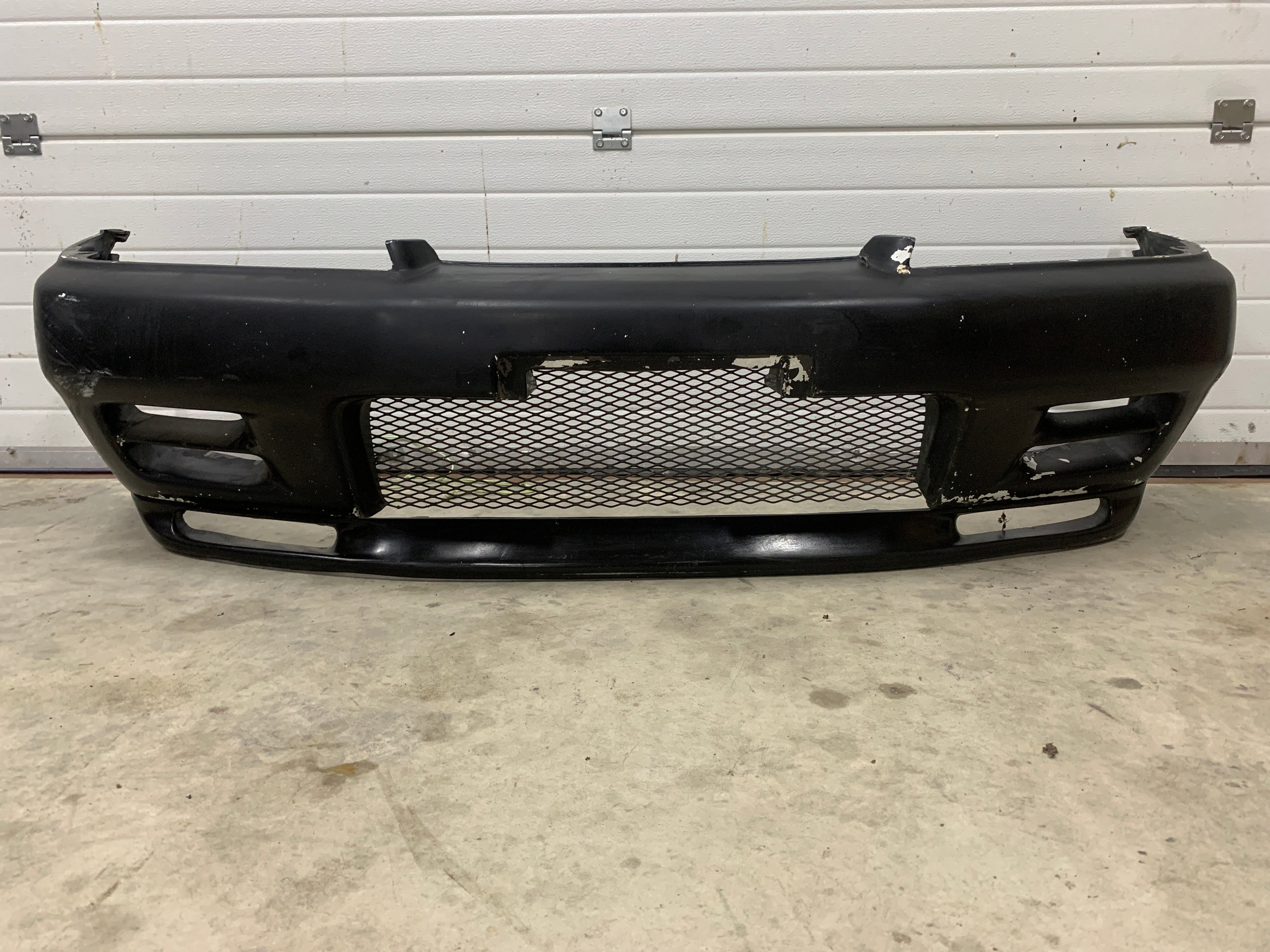 Front Bumper w/Lip, R32