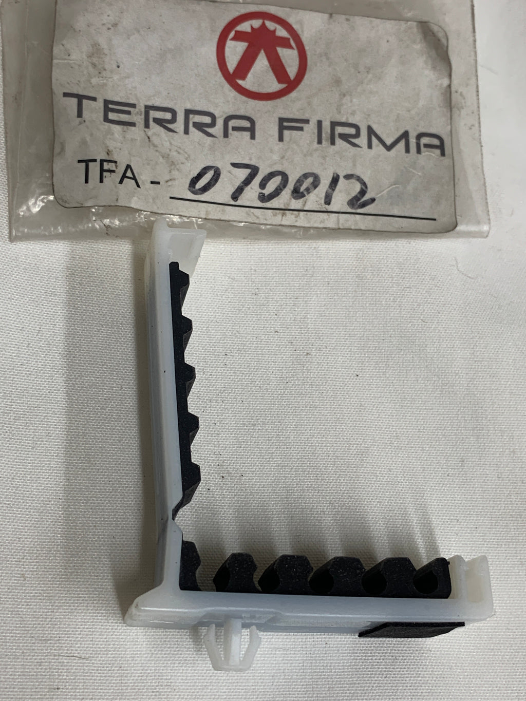 NEW Firewall Brake Line Clamp x1, R32