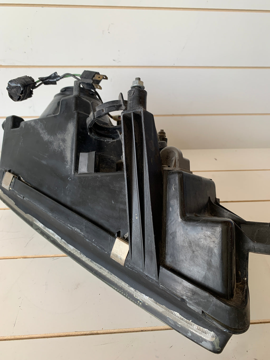 LEFT Headlight, R32