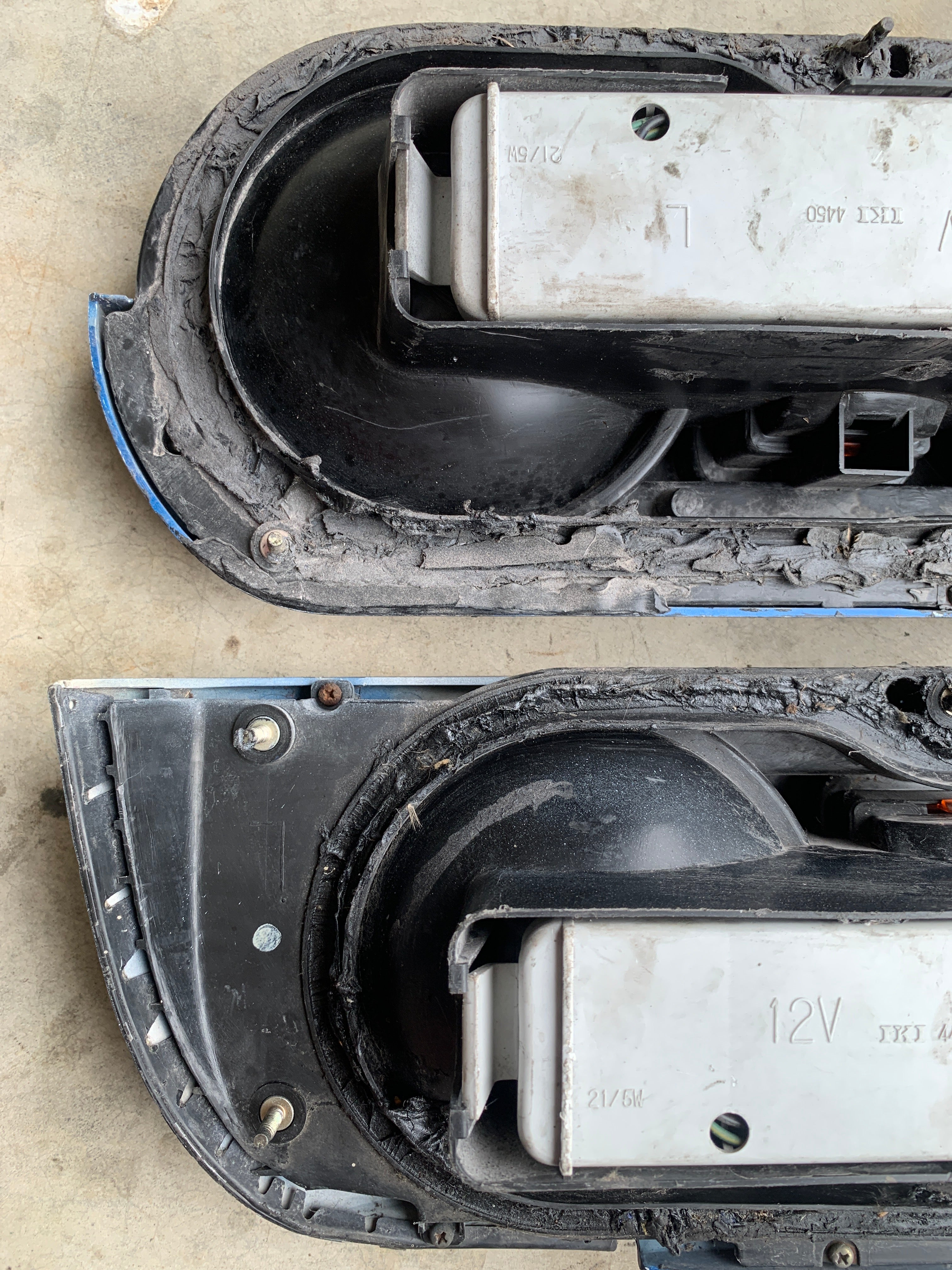 Tail lights, R32 Coupe