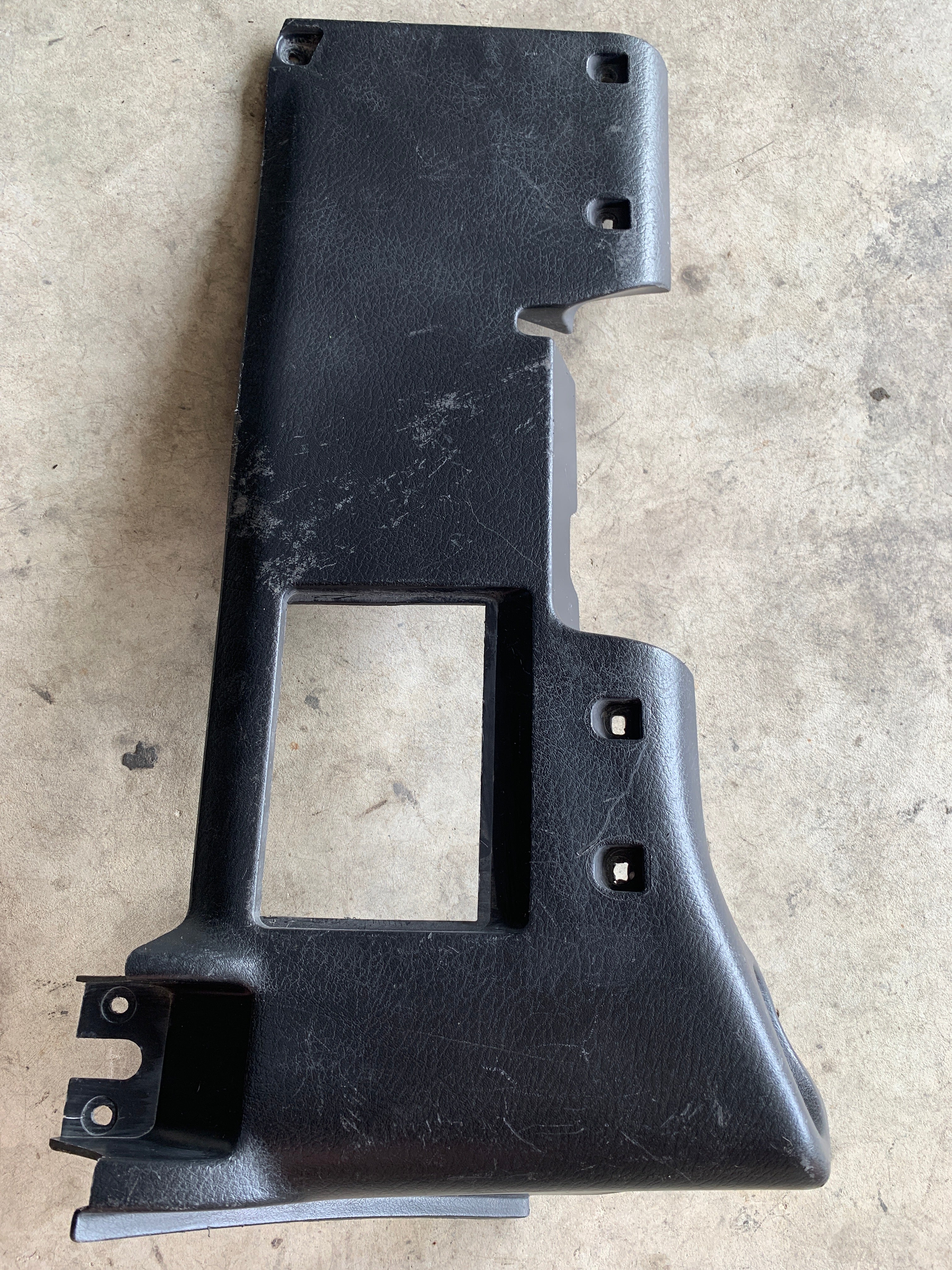 Lower Dash Panel, R32