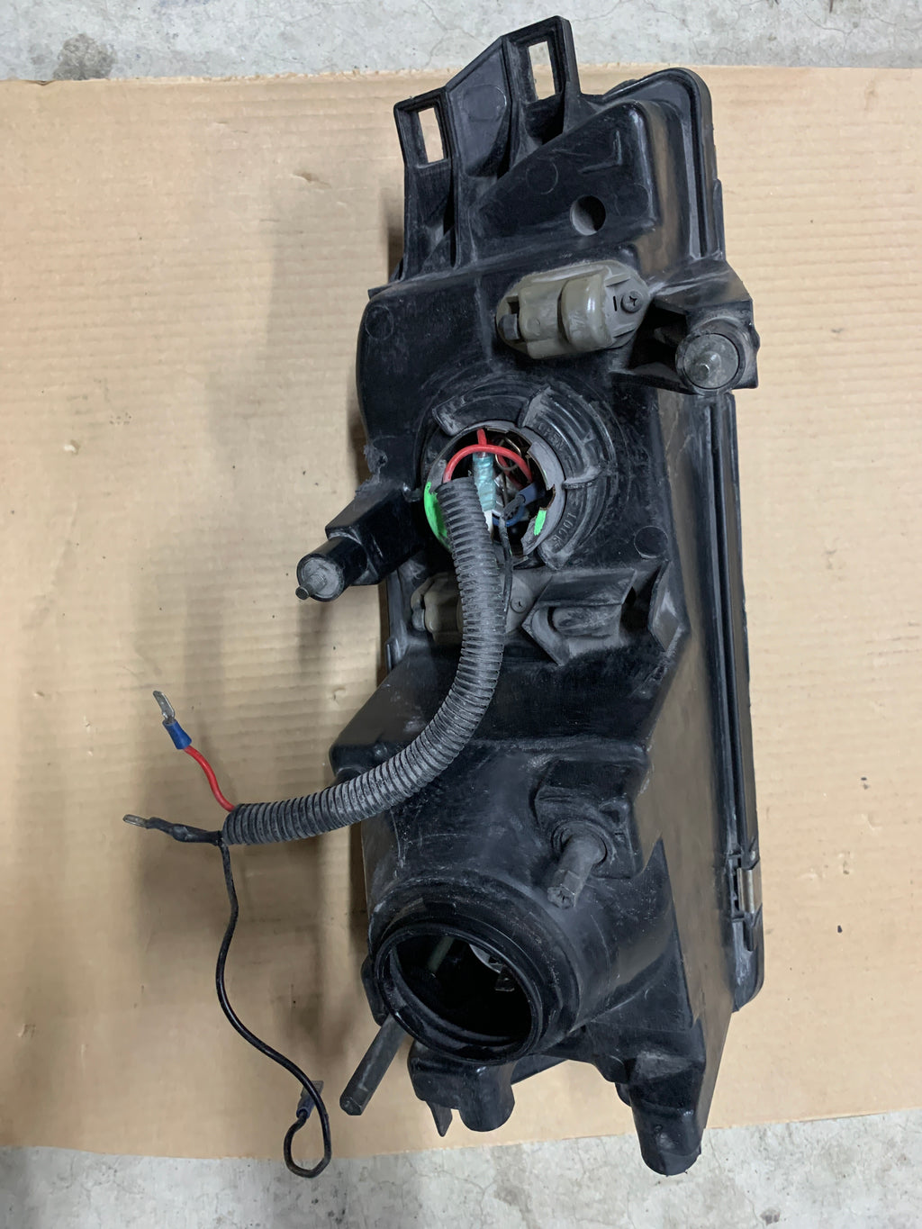 LEFT Head Light (damaged), R32