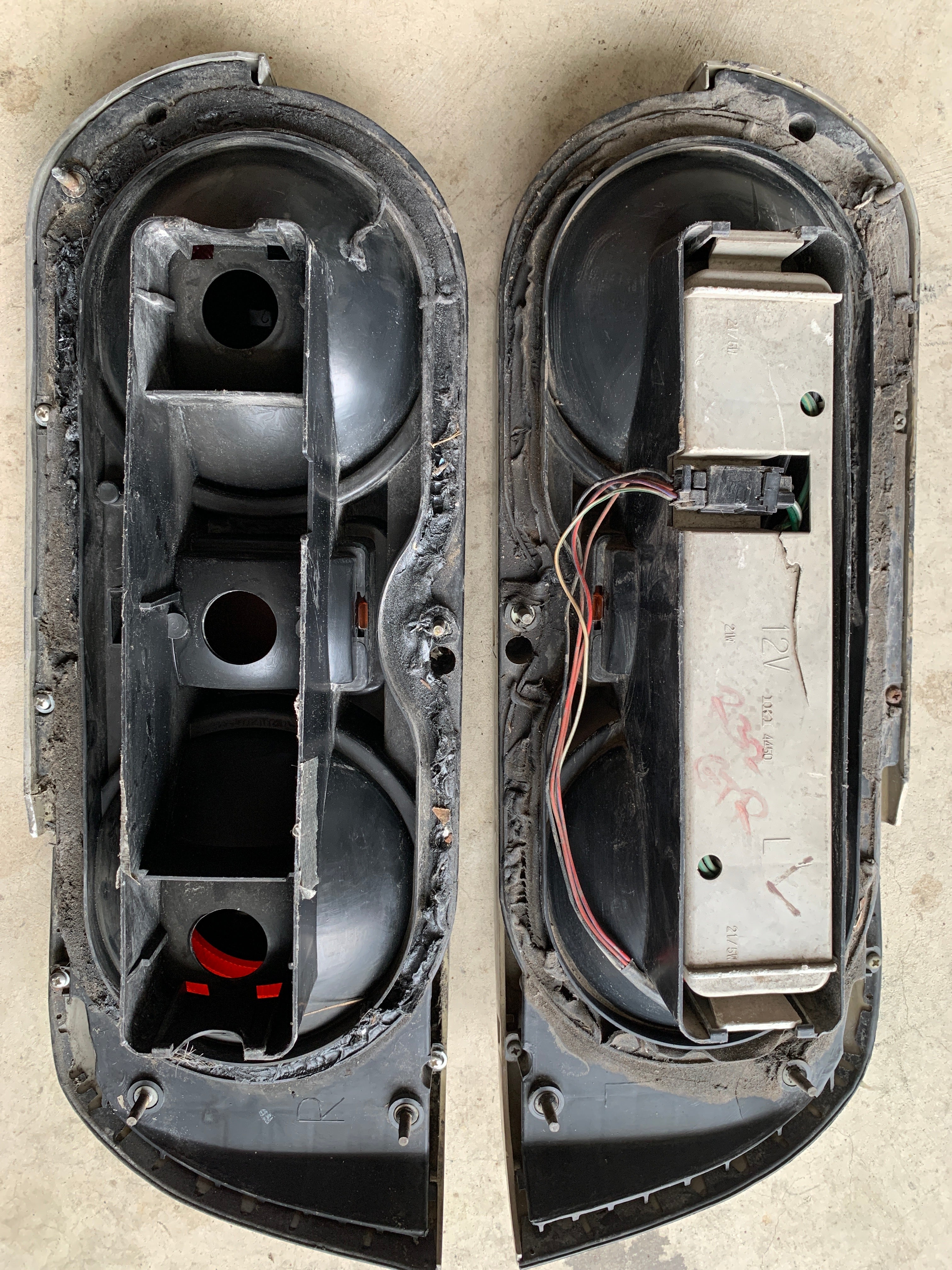 Tail lights, R32 Coupe