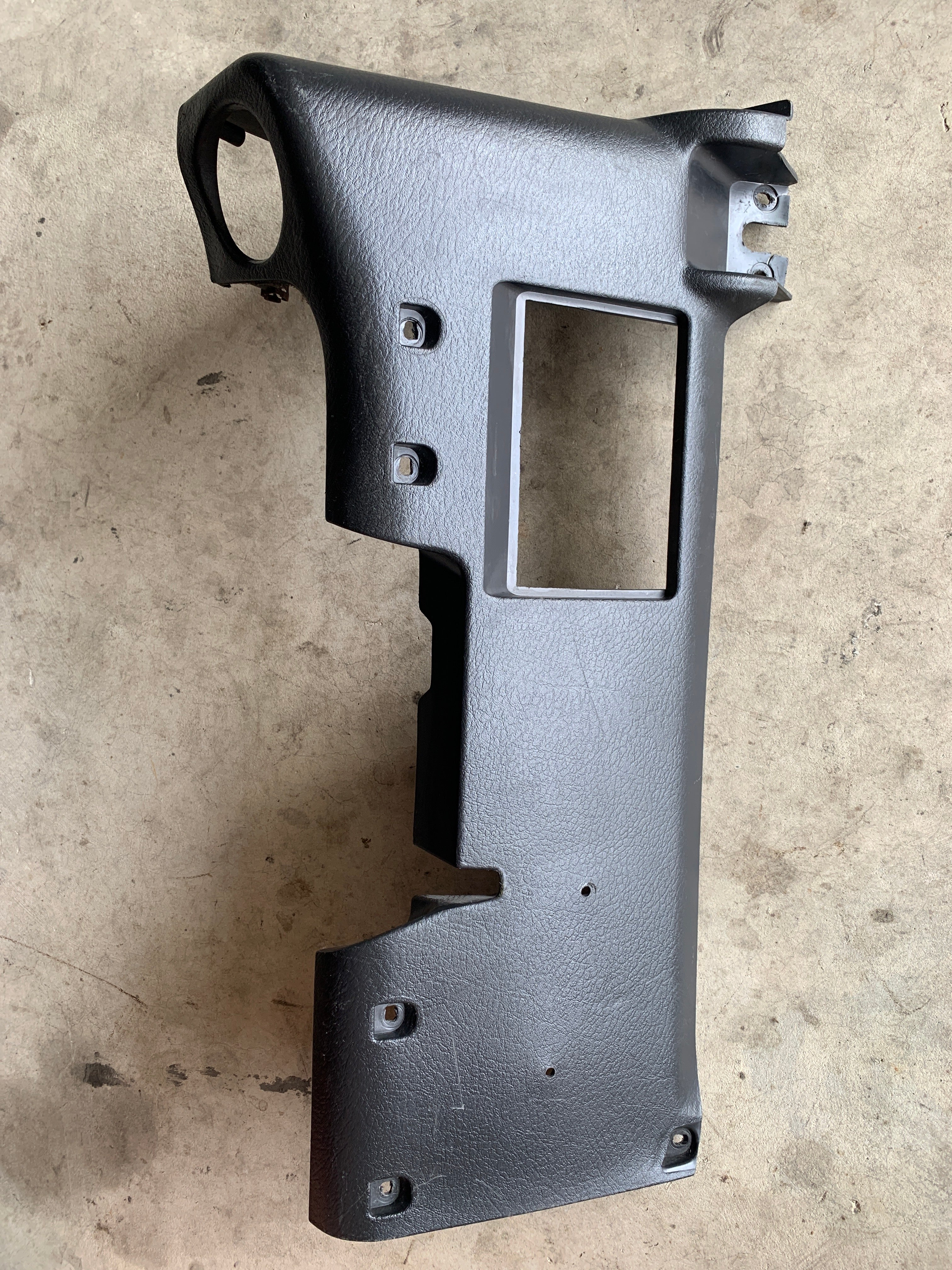 Lower Dash Panel, R32