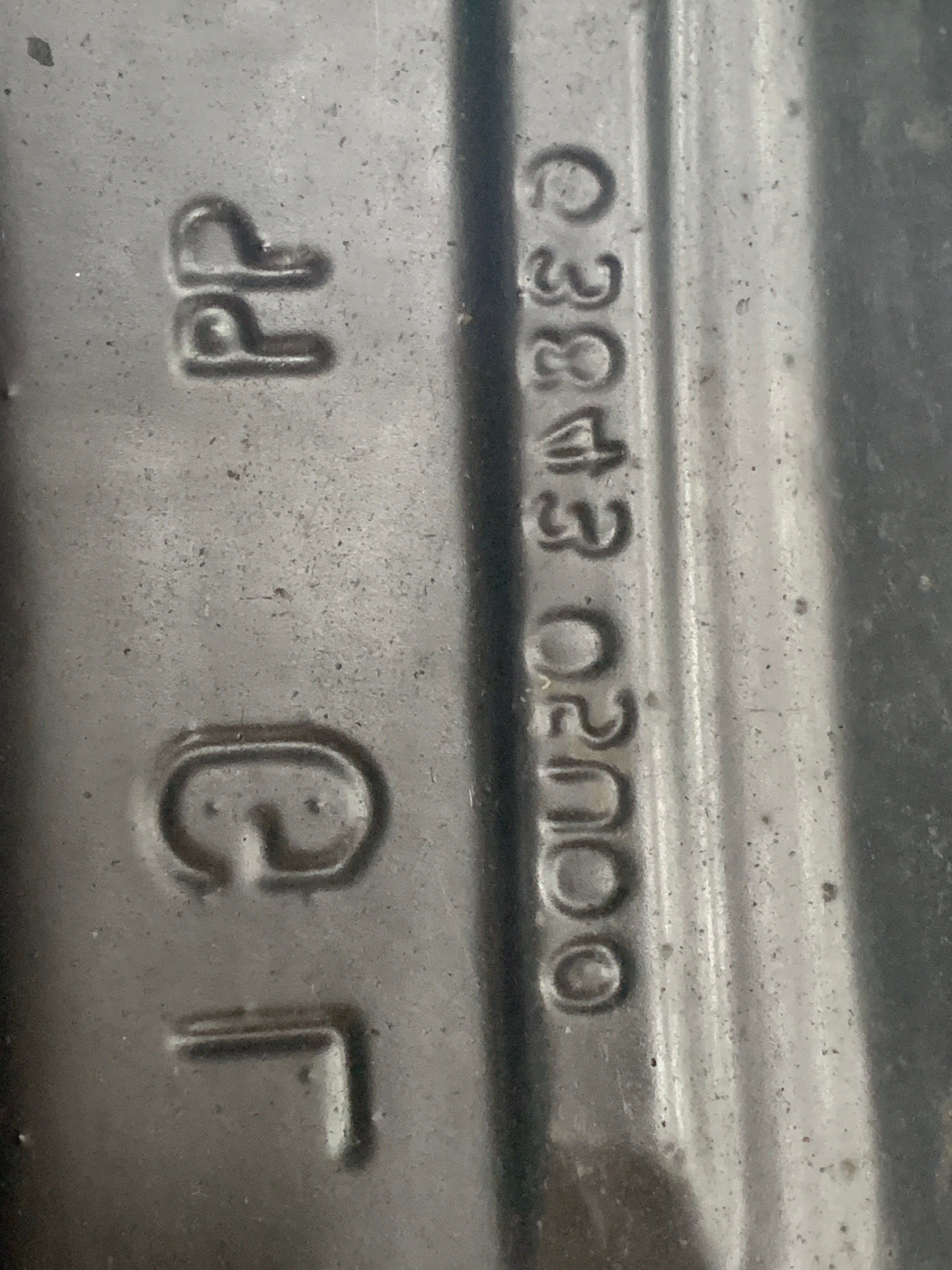 Front LEFT Guard Liner (back), R32 GTR