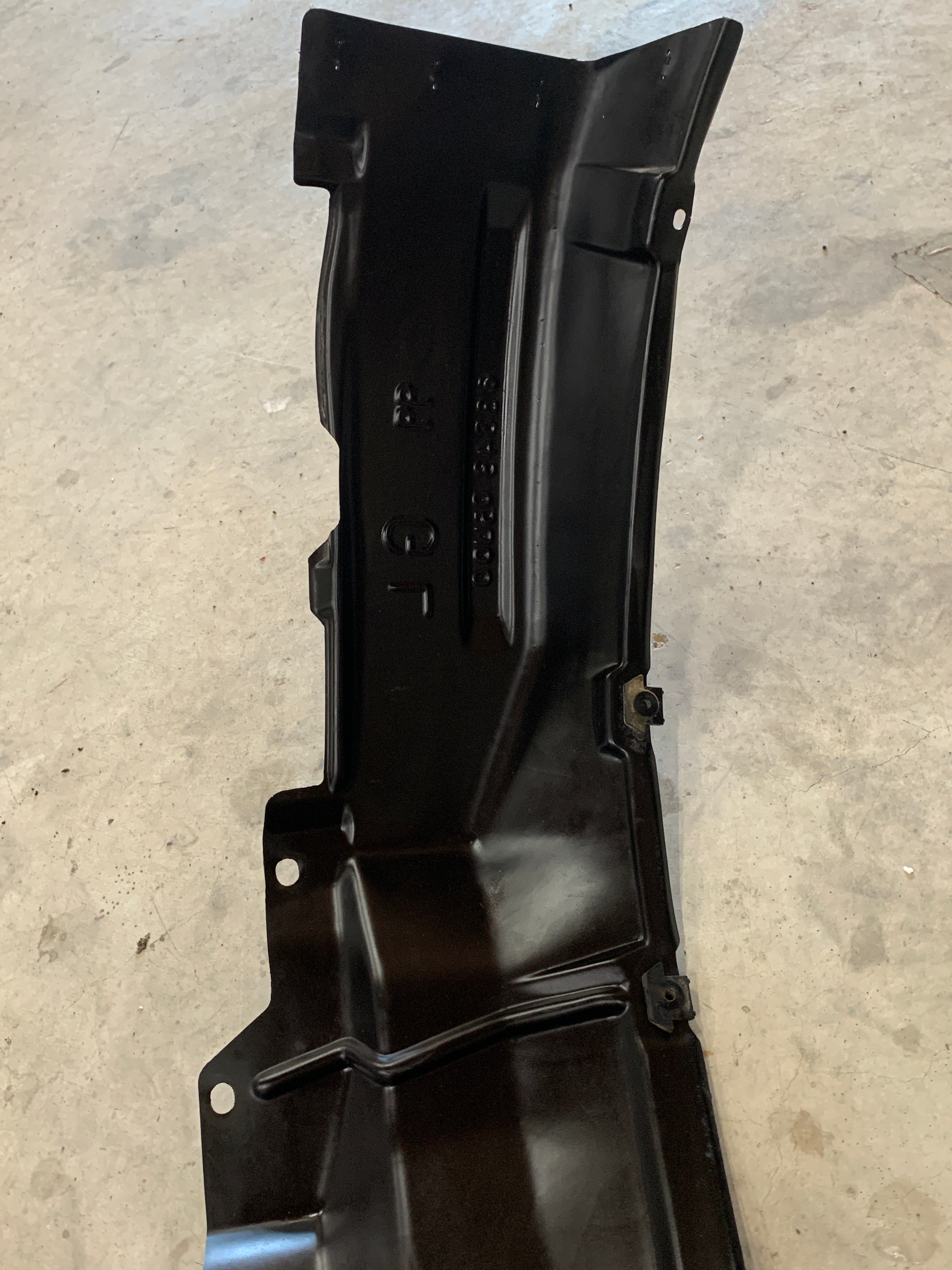 Front LEFT Guard Liner (back), R32 GTR