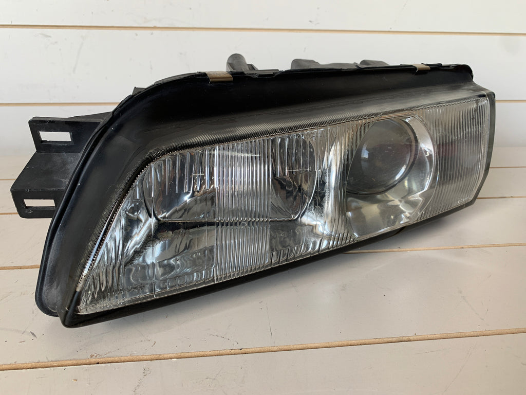 LEFT Headlight, R32