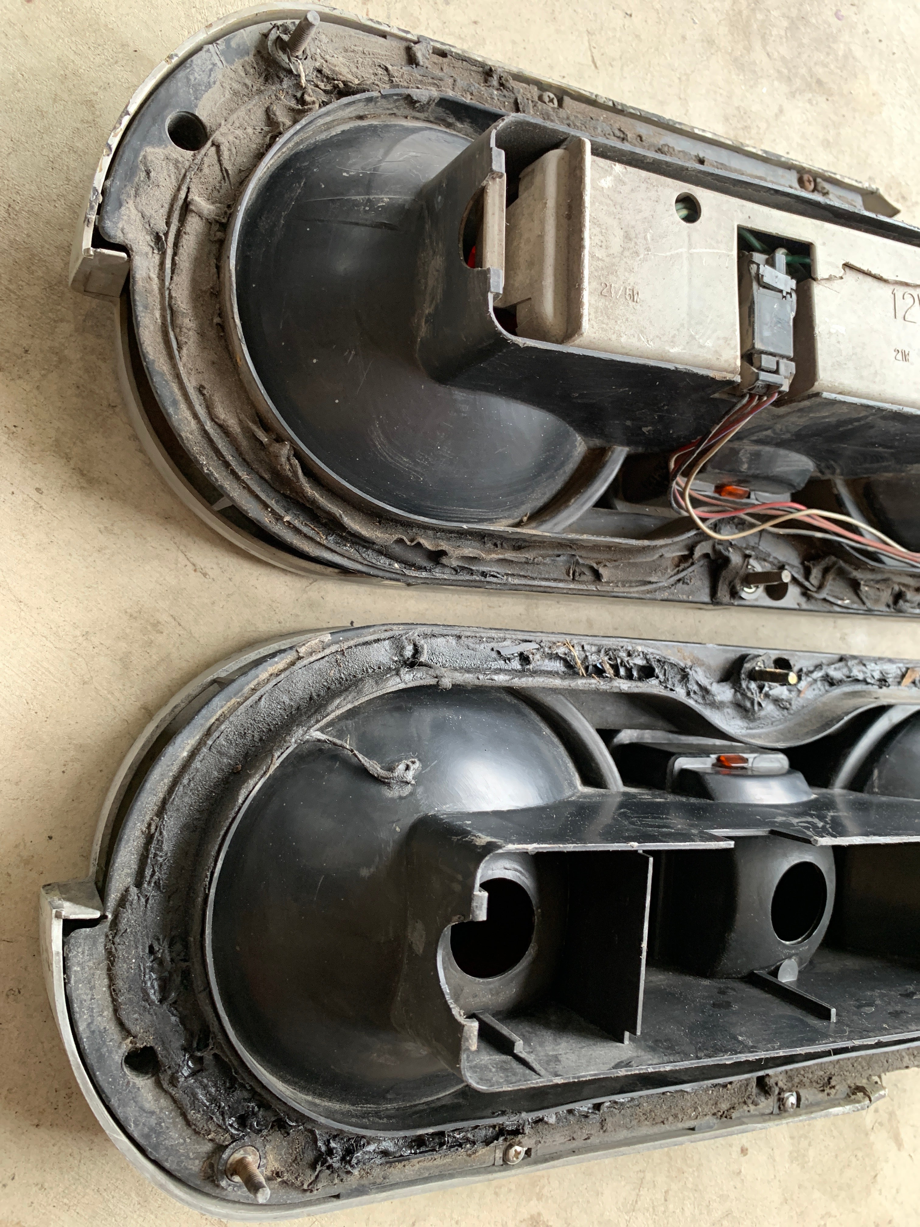 Tail lights, R32 Coupe