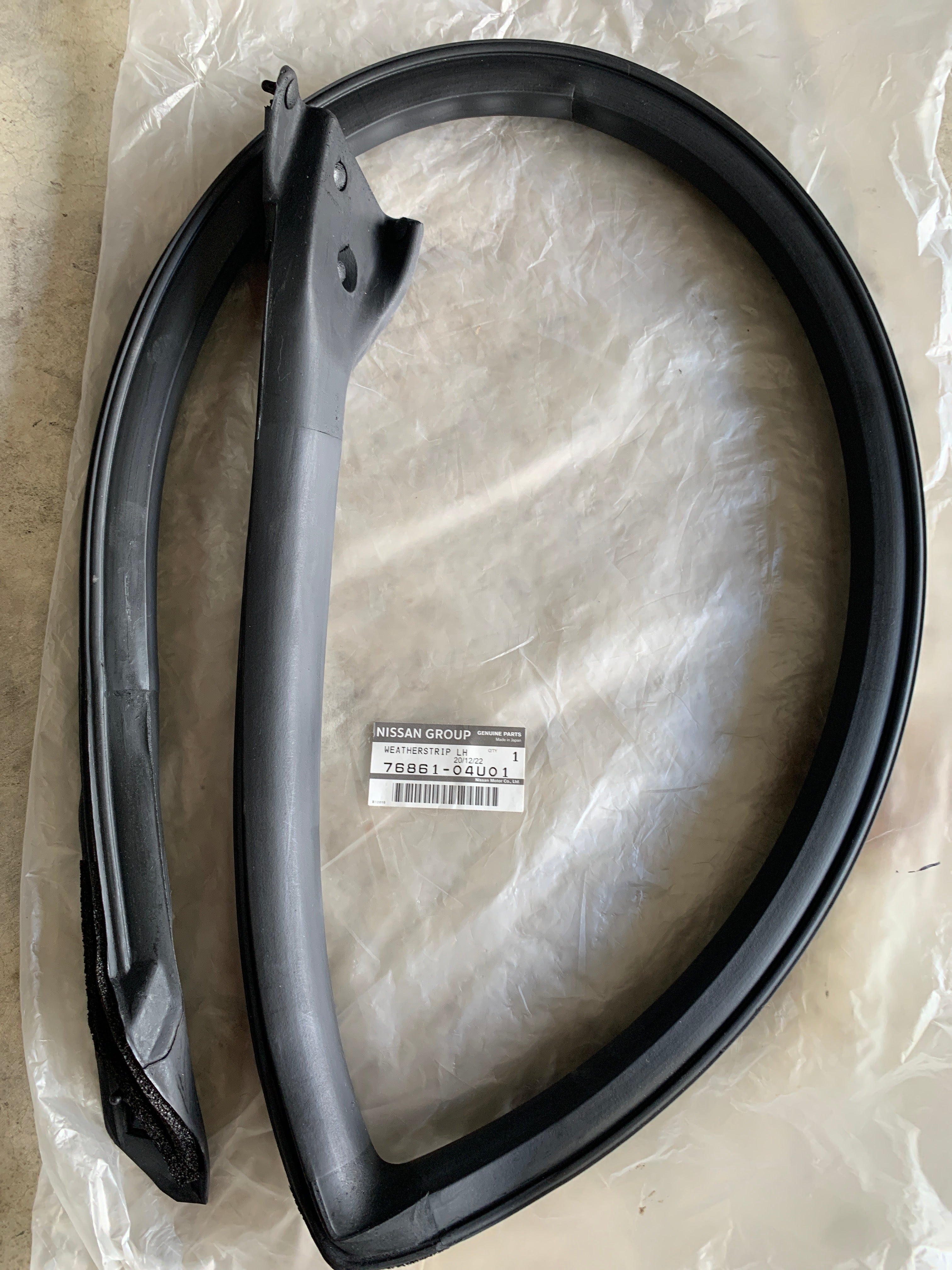 NEW Upper Door Glass Seal, R32 Coupe