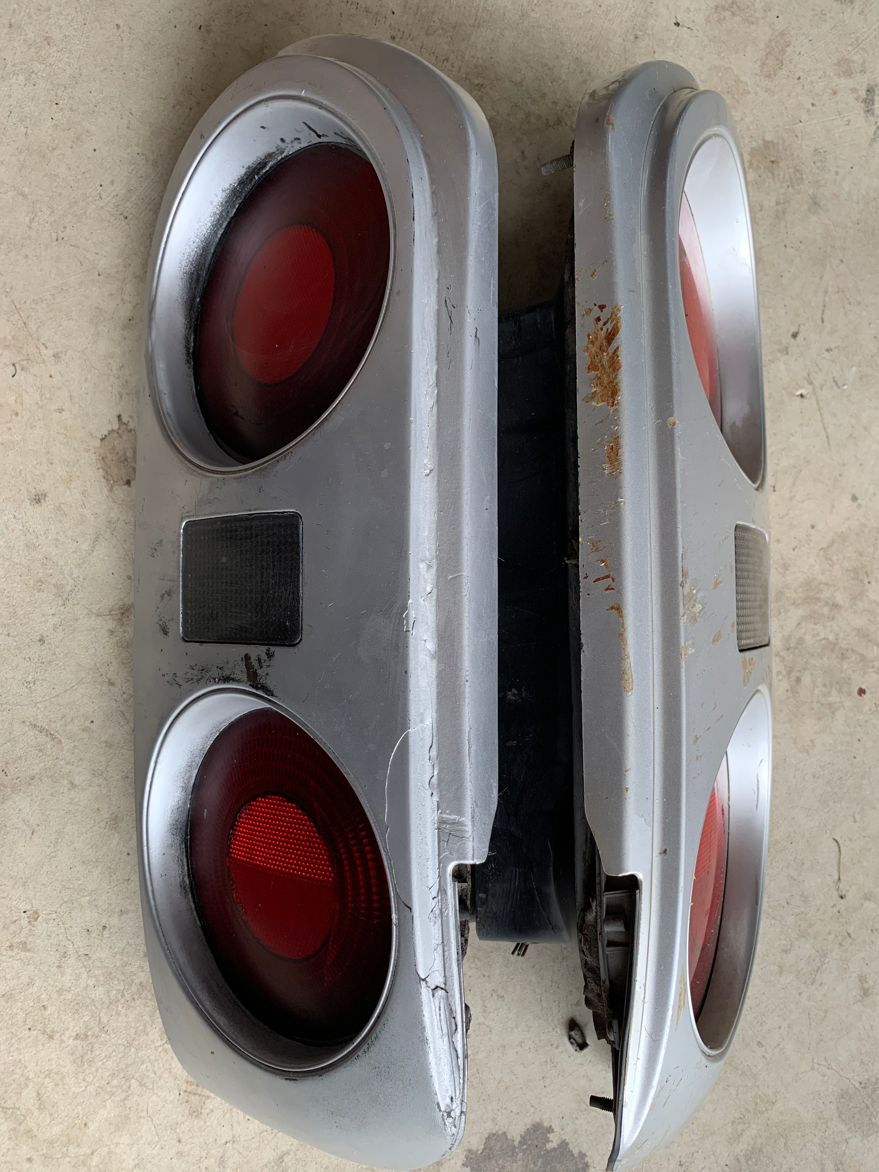 Tail lights, R32 Coupe