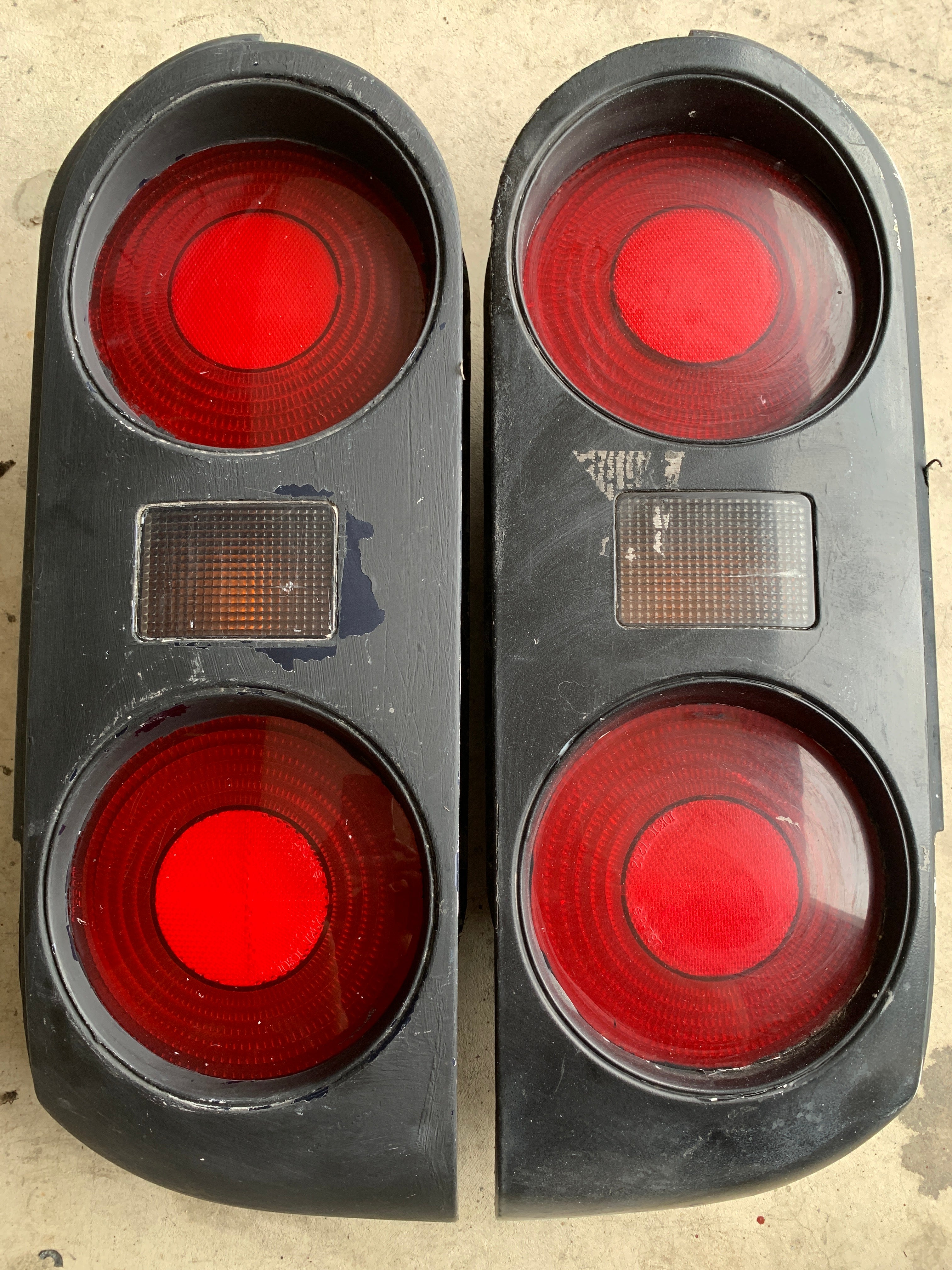 Tail lights, R32 Coupe