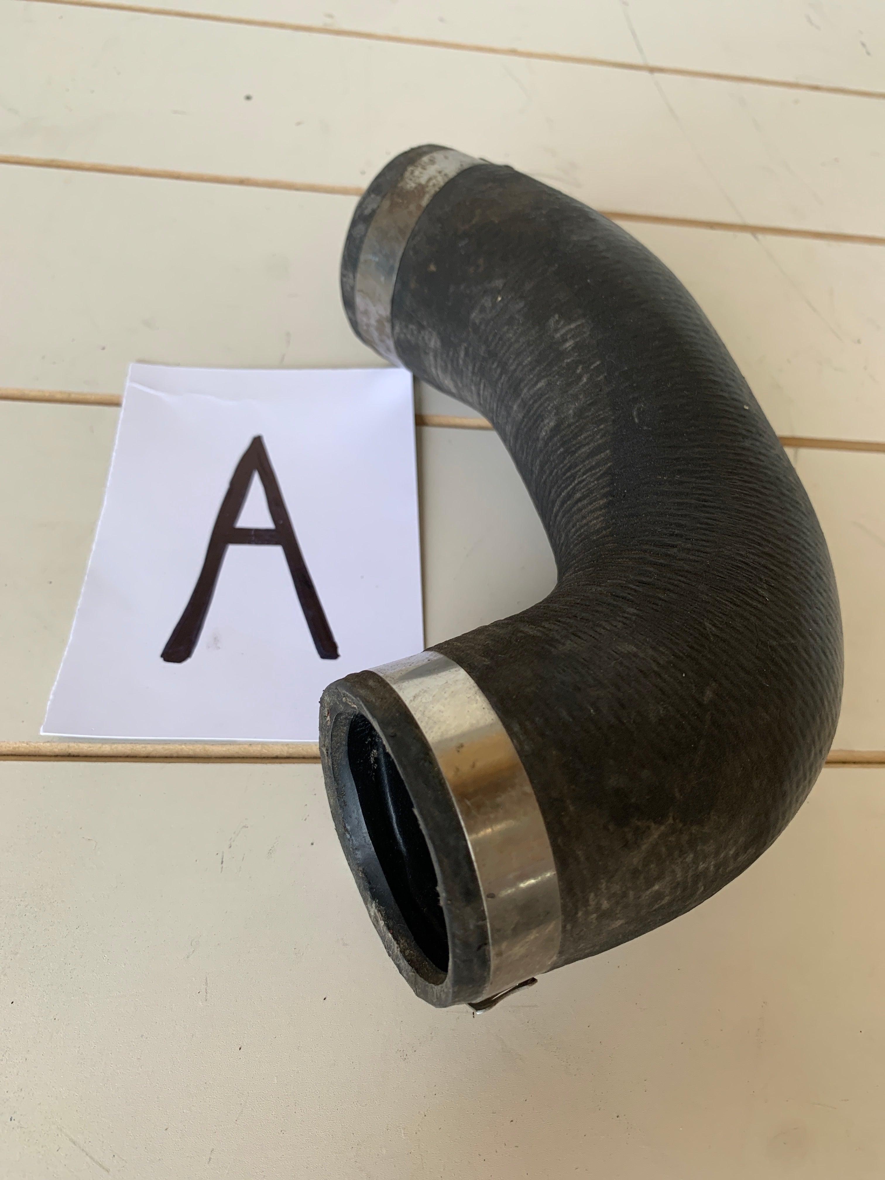 LEFT Recirc Rubber Pipe, R32