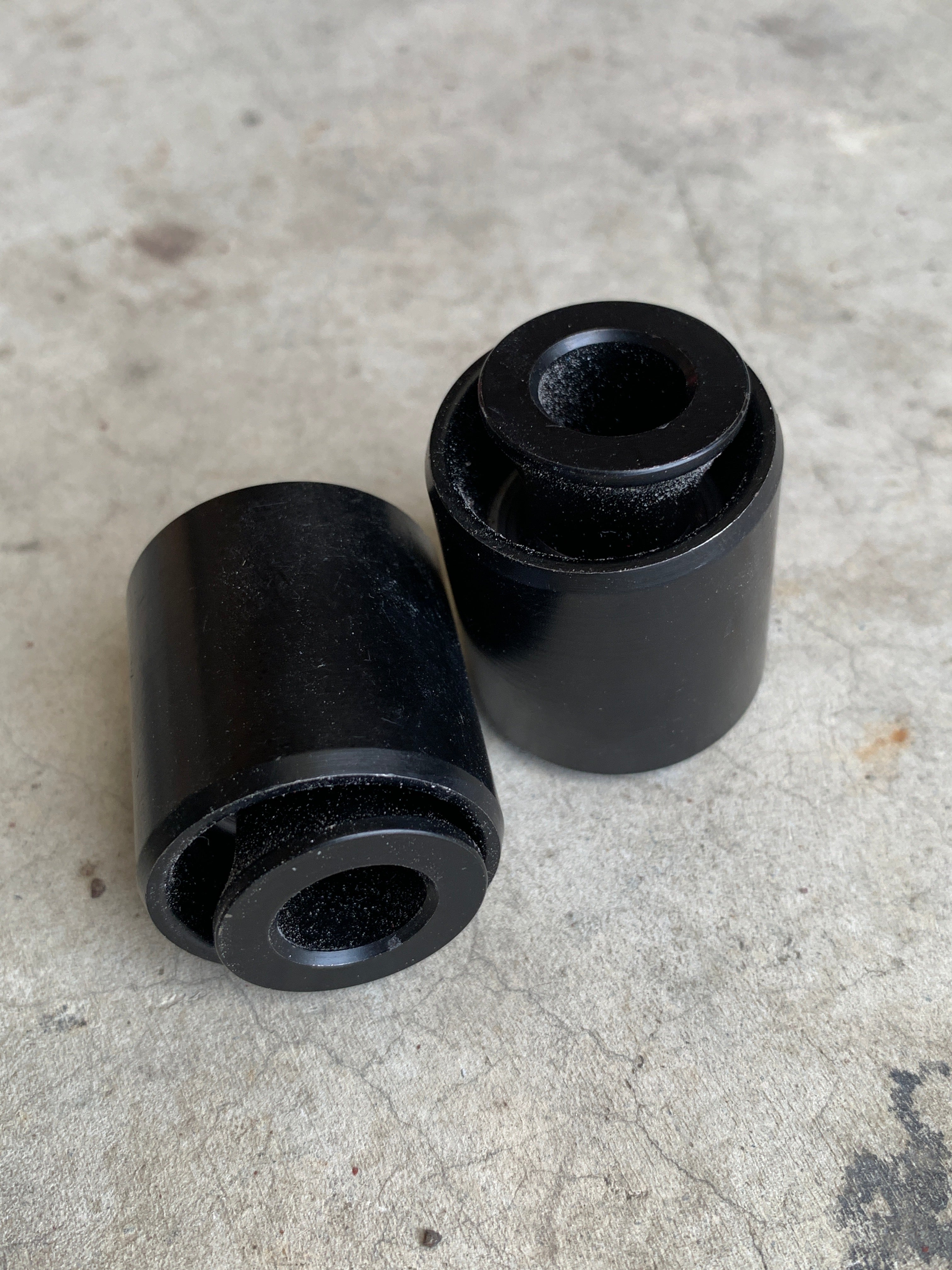 NEW Rear Knuckle SPHERICAL Bushes 30mm od, R32