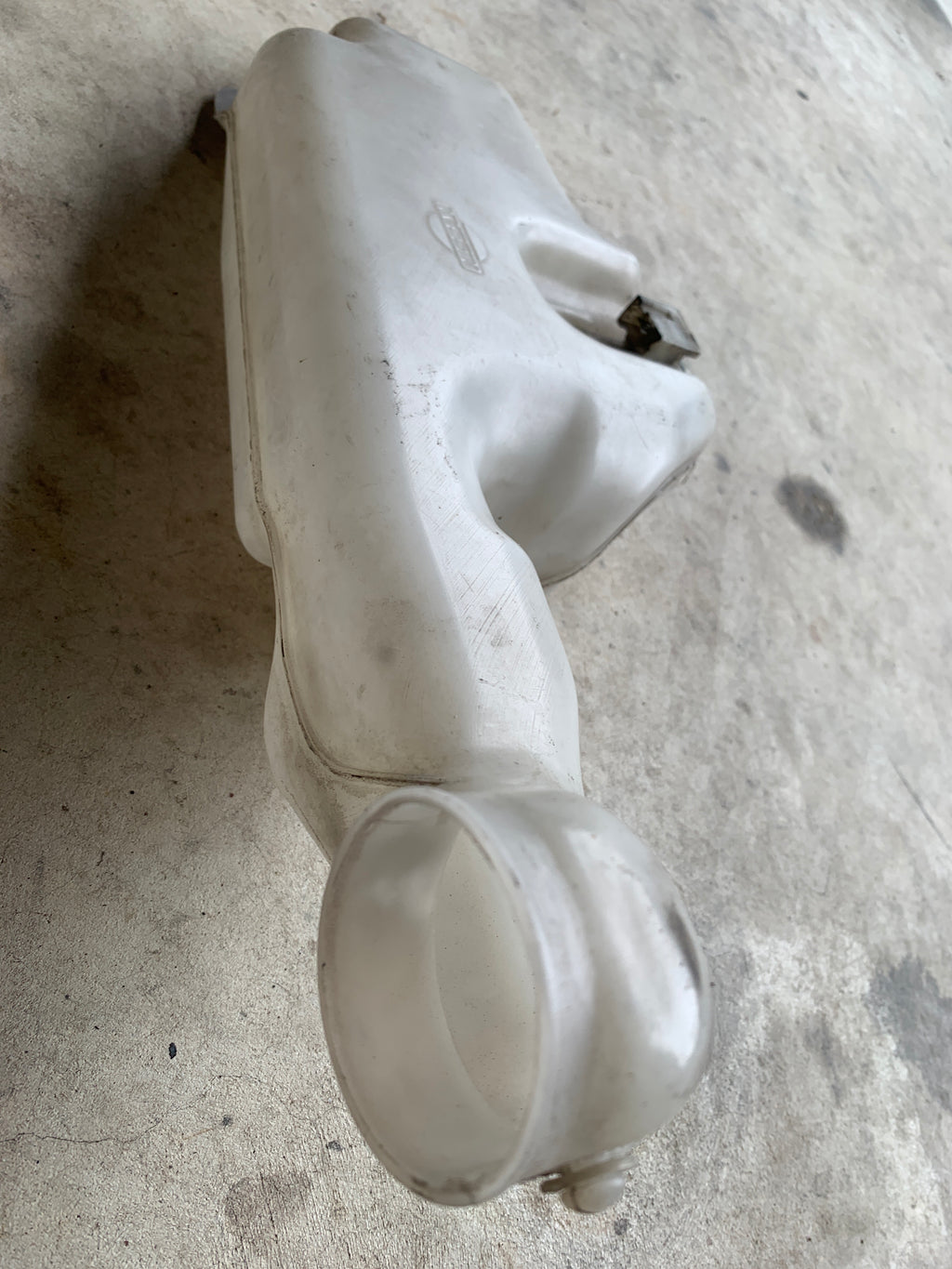 SINGLE Pump Windscreen Washer Tank, R32