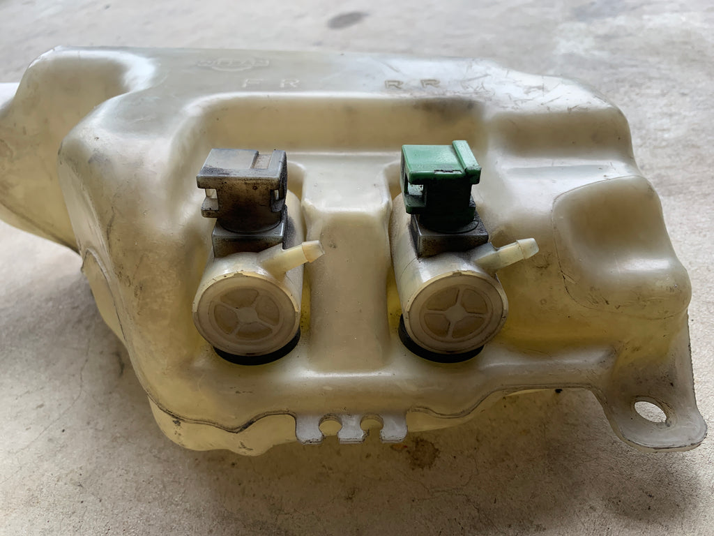 Windscreen Washer Tank, R32