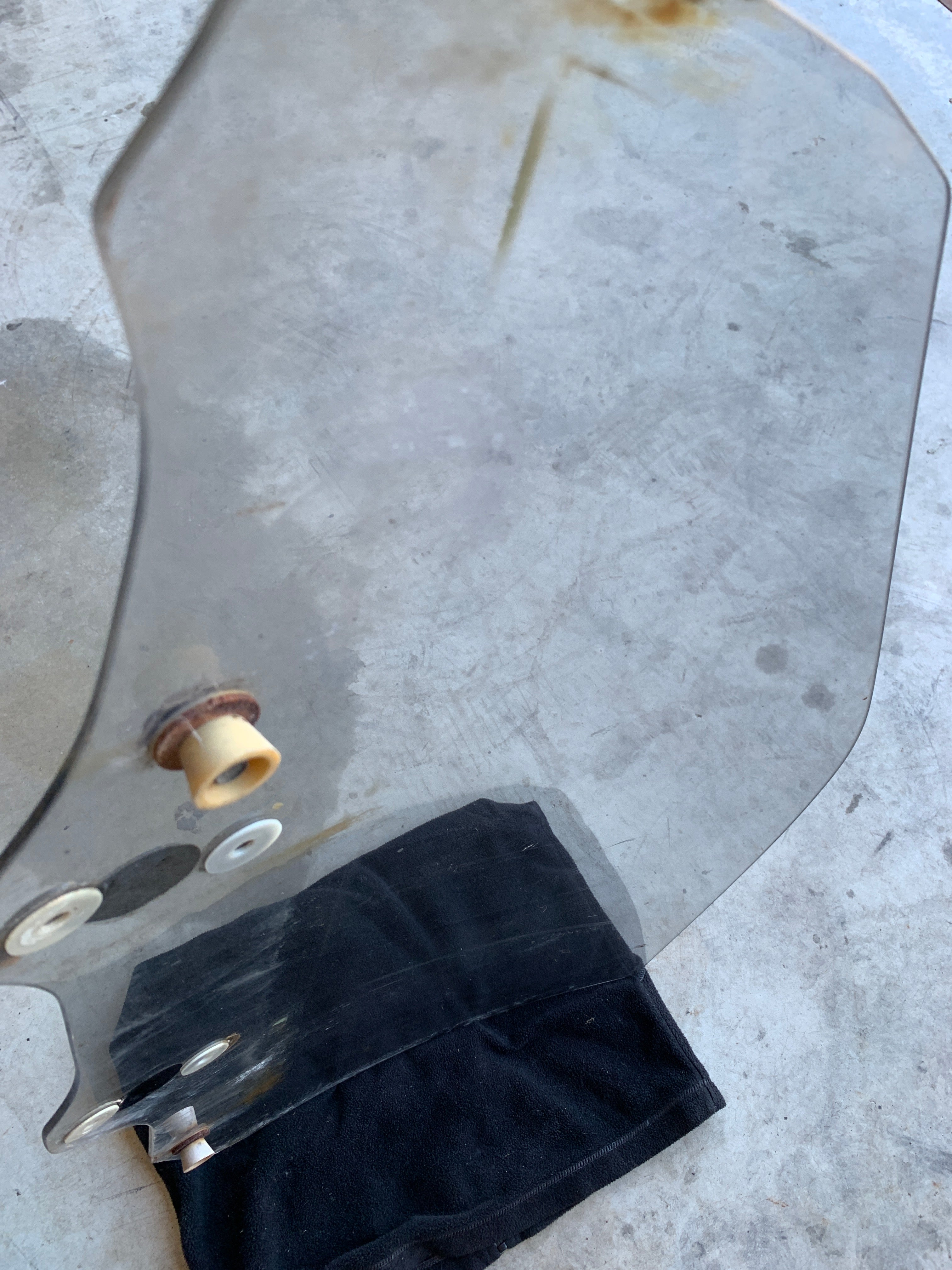 RIGHT Door Glass, R32 2dr