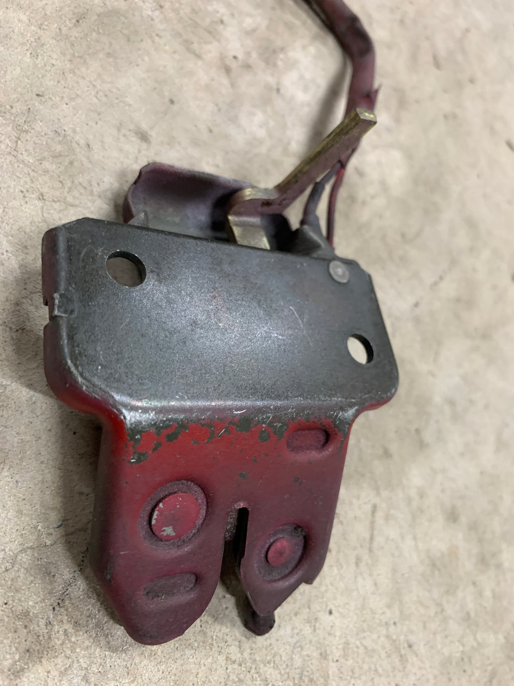 Boot latch, R32