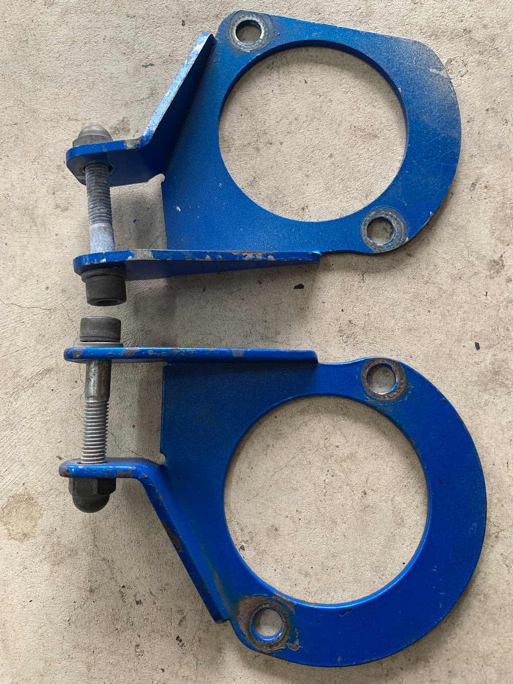 Front Strut Brace Bracket, R33