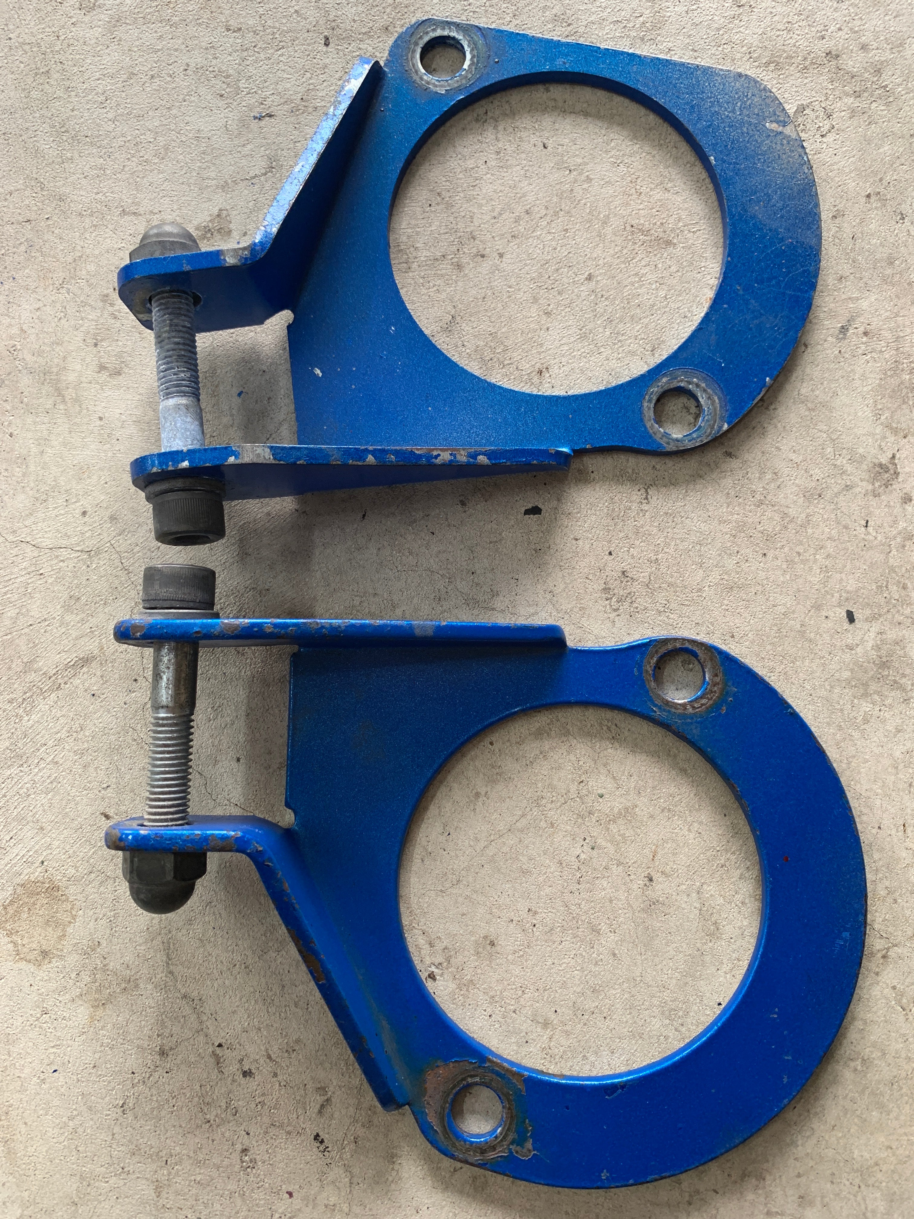 Front Strut Brace Bracket, R33