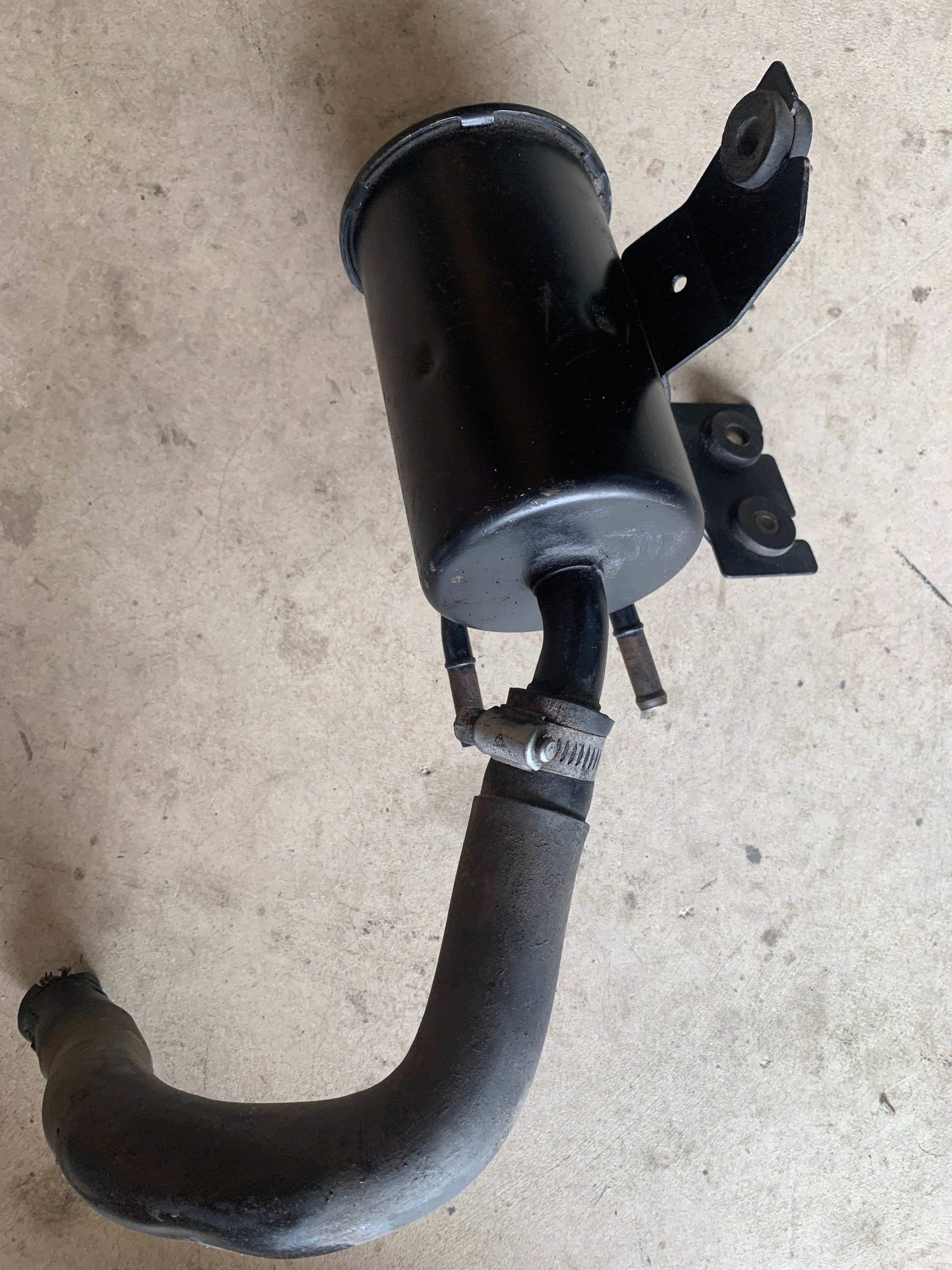 Power Steering Reservoir, R32