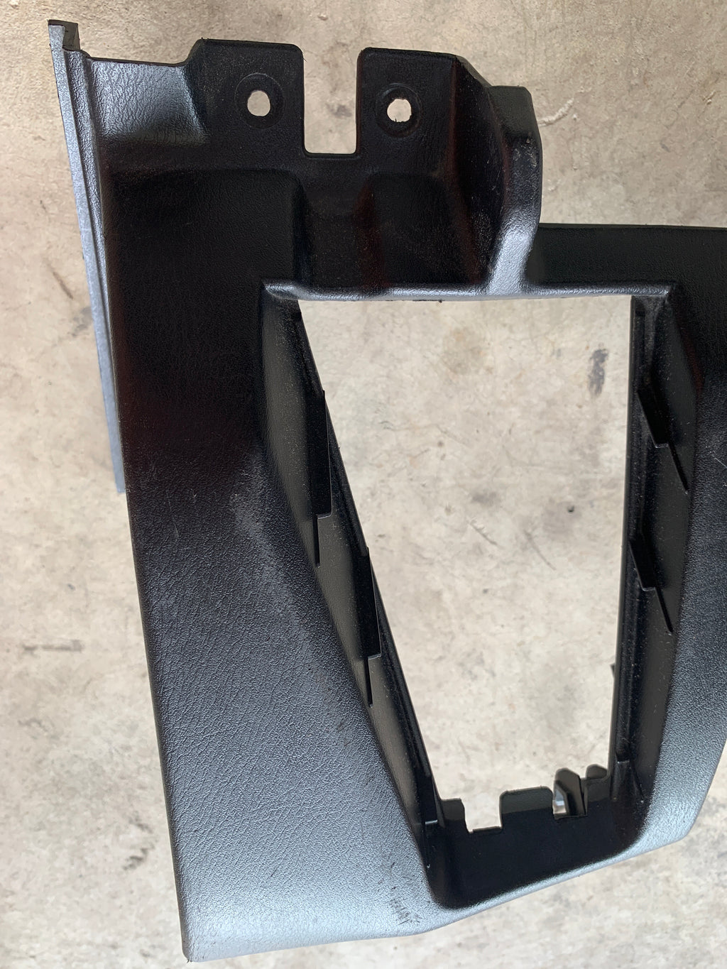 Lower Dash Panel, R33