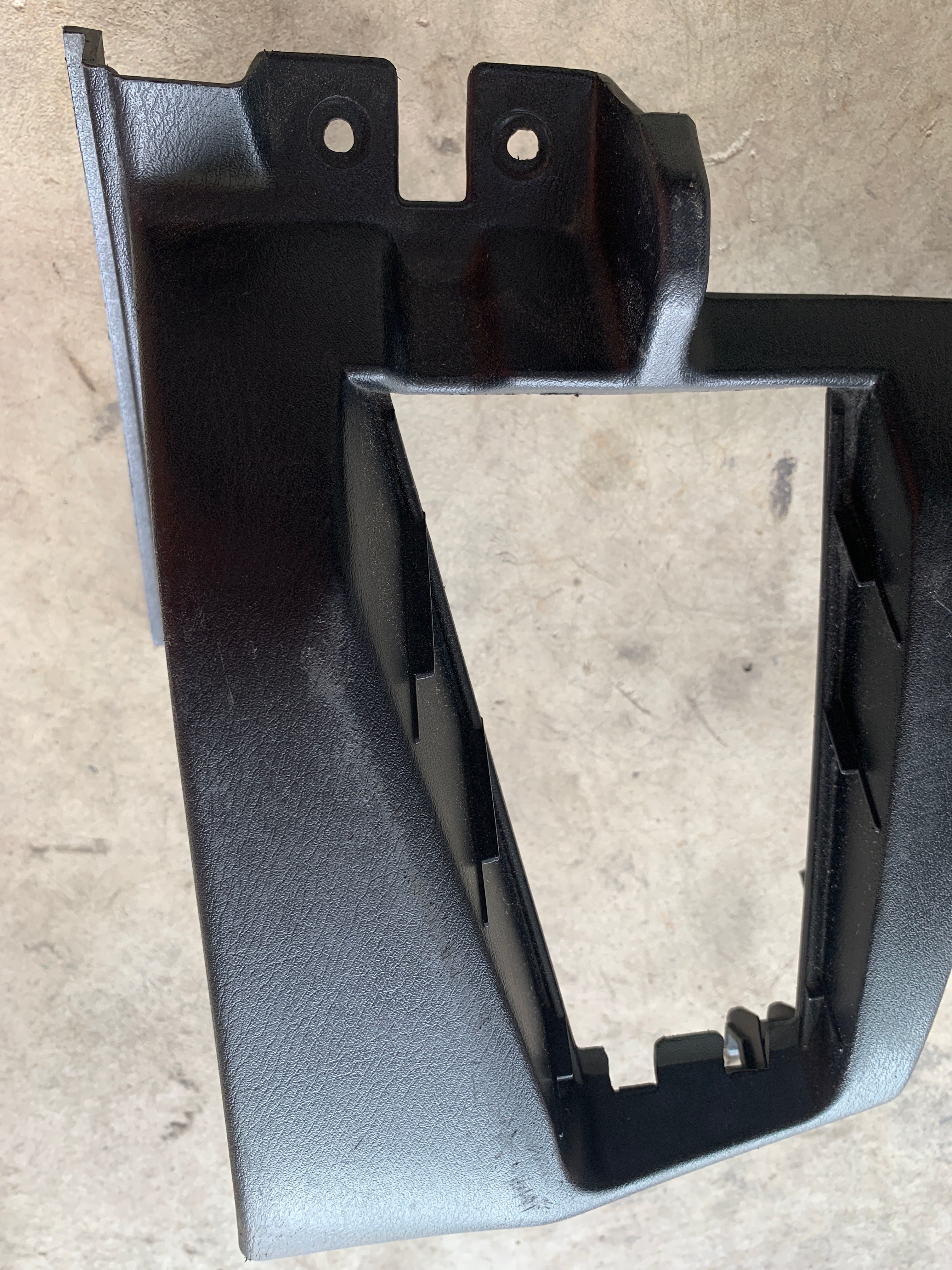 Lower Dash Panel, R33