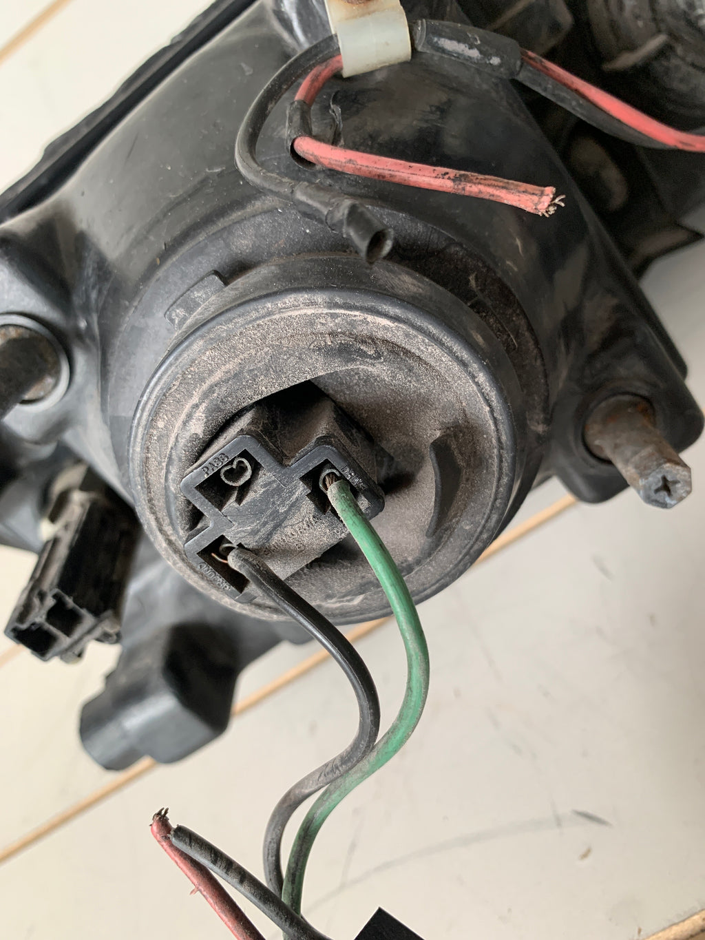 LEFT Head Light, R32